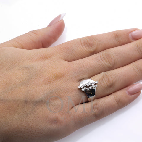 Ladies 18k White Gold Diamond 0.24 CT Right Hand Ring