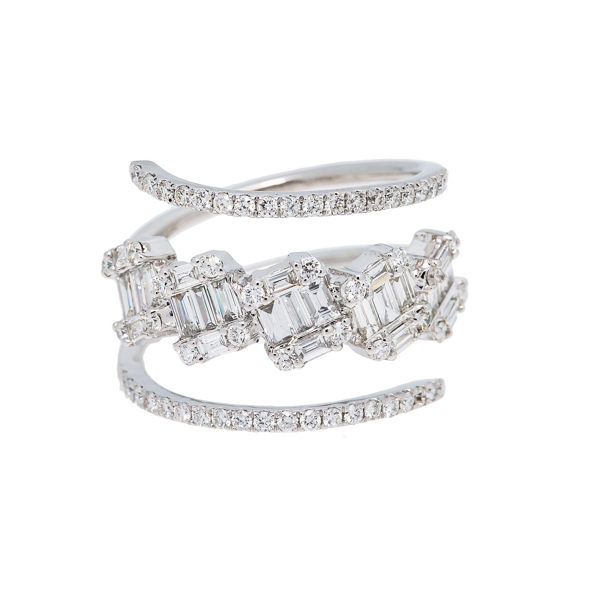 18K WHITE GOLD LADIES RING WITH 1.79 CT BAGUETTE AND ROUND DIAMONDS DIAMONDS