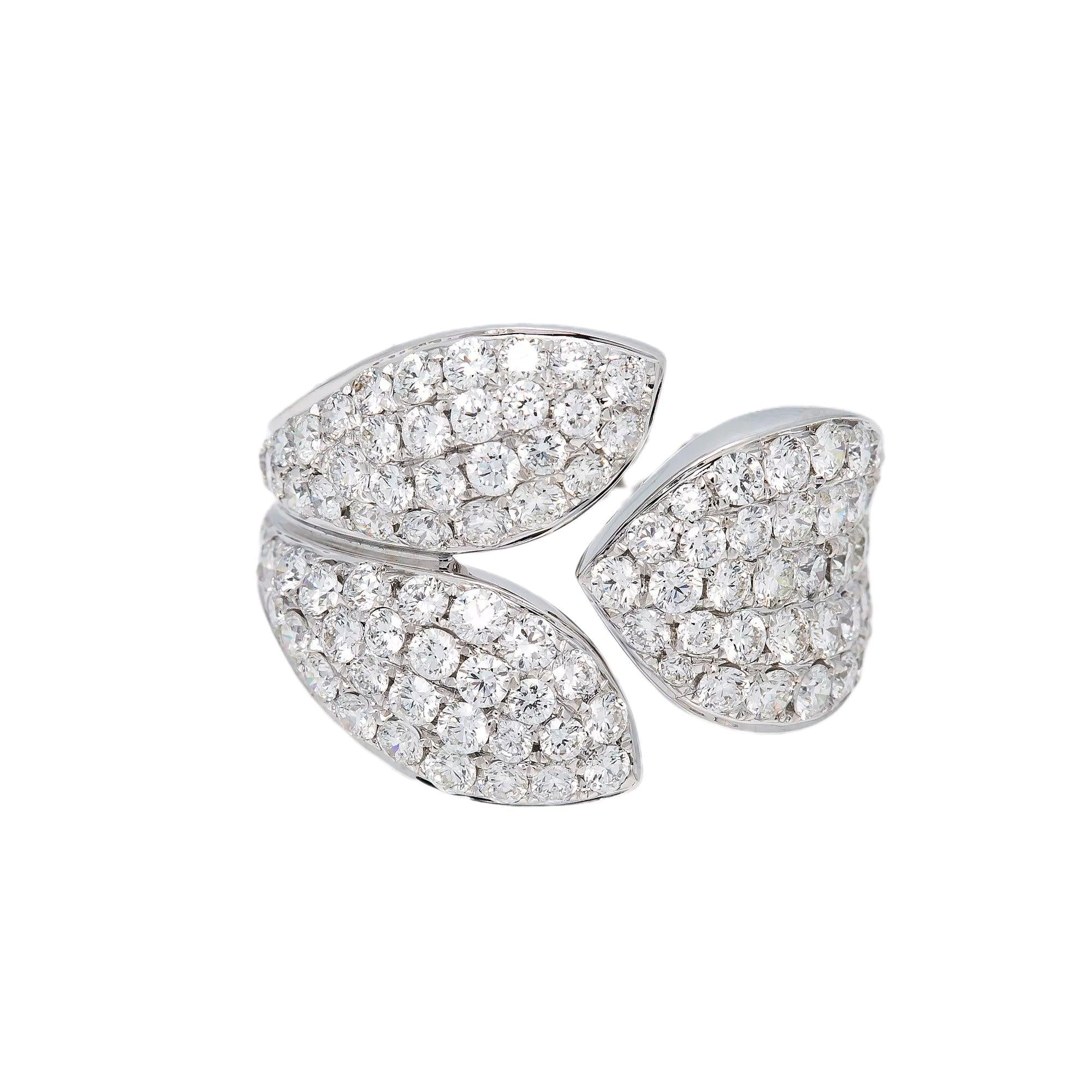 18K WHITE GOLD LADIES FLOWER RING WITH 3.00 CT DIAMONDS