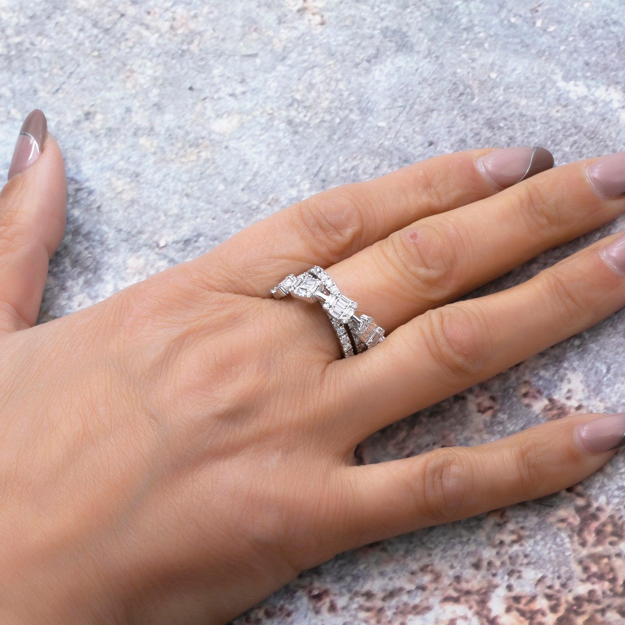 18K GOLD LADIES RING WITH BAGUETTE & ROUND DIAMONDS 2.97 CT