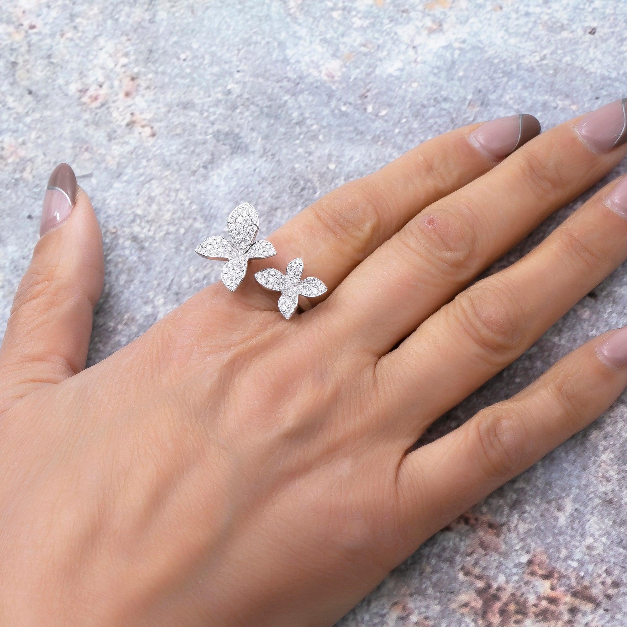 18K WHITE GOLD FLOWER LADIES RING WITH 1.5 CT DIAMONDS