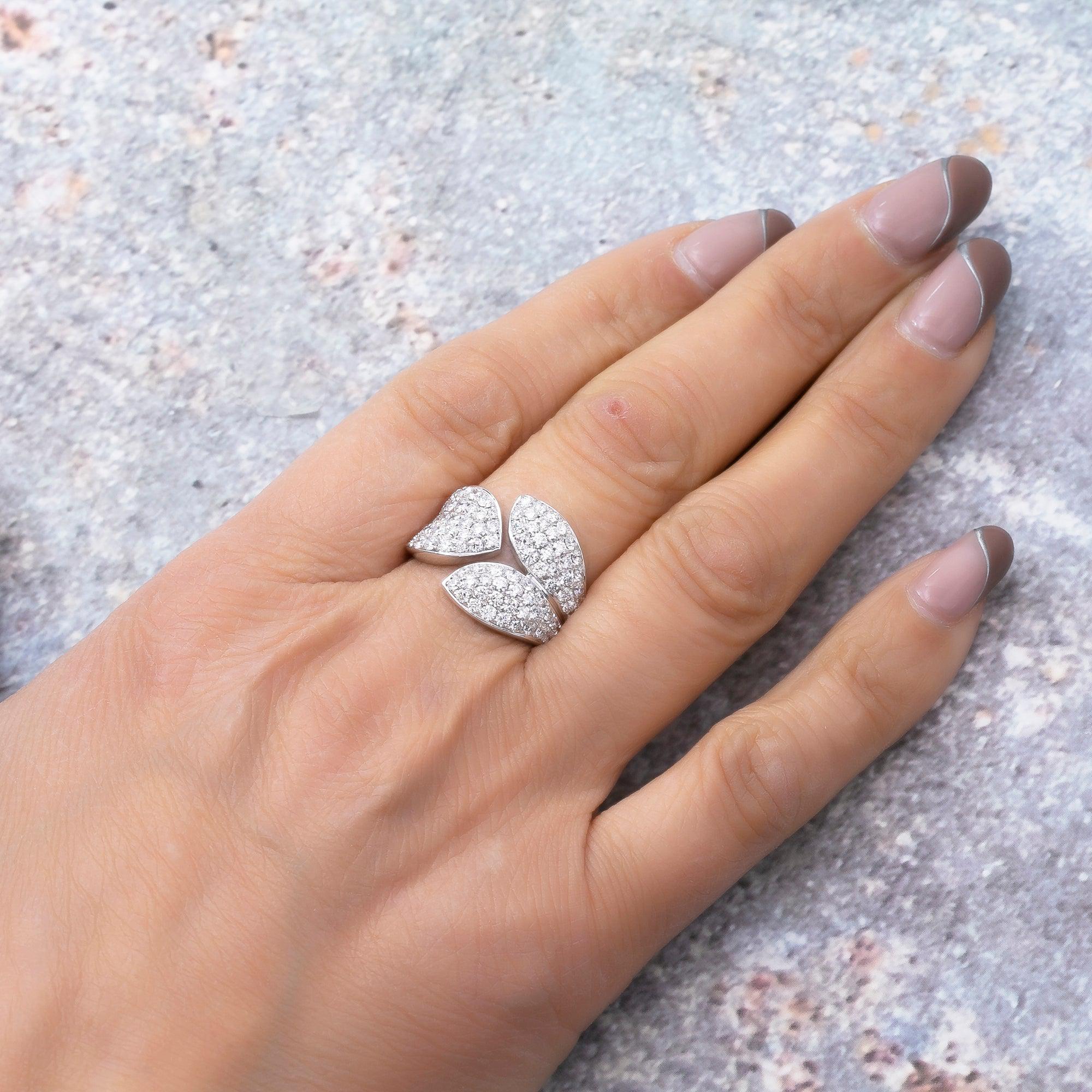 18K WHITE GOLD LADIES FLOWER RING WITH 3.00 CT DIAMONDS
