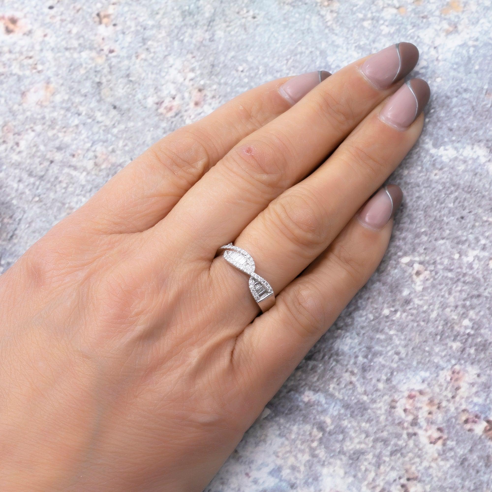 18K WHITE GOLD LADIES RING WITH 1.66 CT DIAMONDS