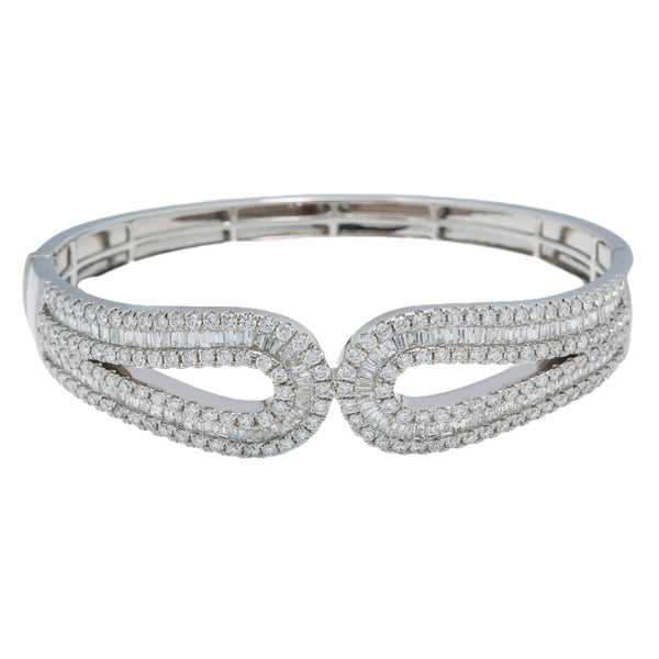 18K GOLD BANGLE BRACELET 4.52 CT DIAMONDS