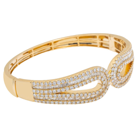 18K GOLD BANGLE BRACELET 4.52 CT DIAMONDS