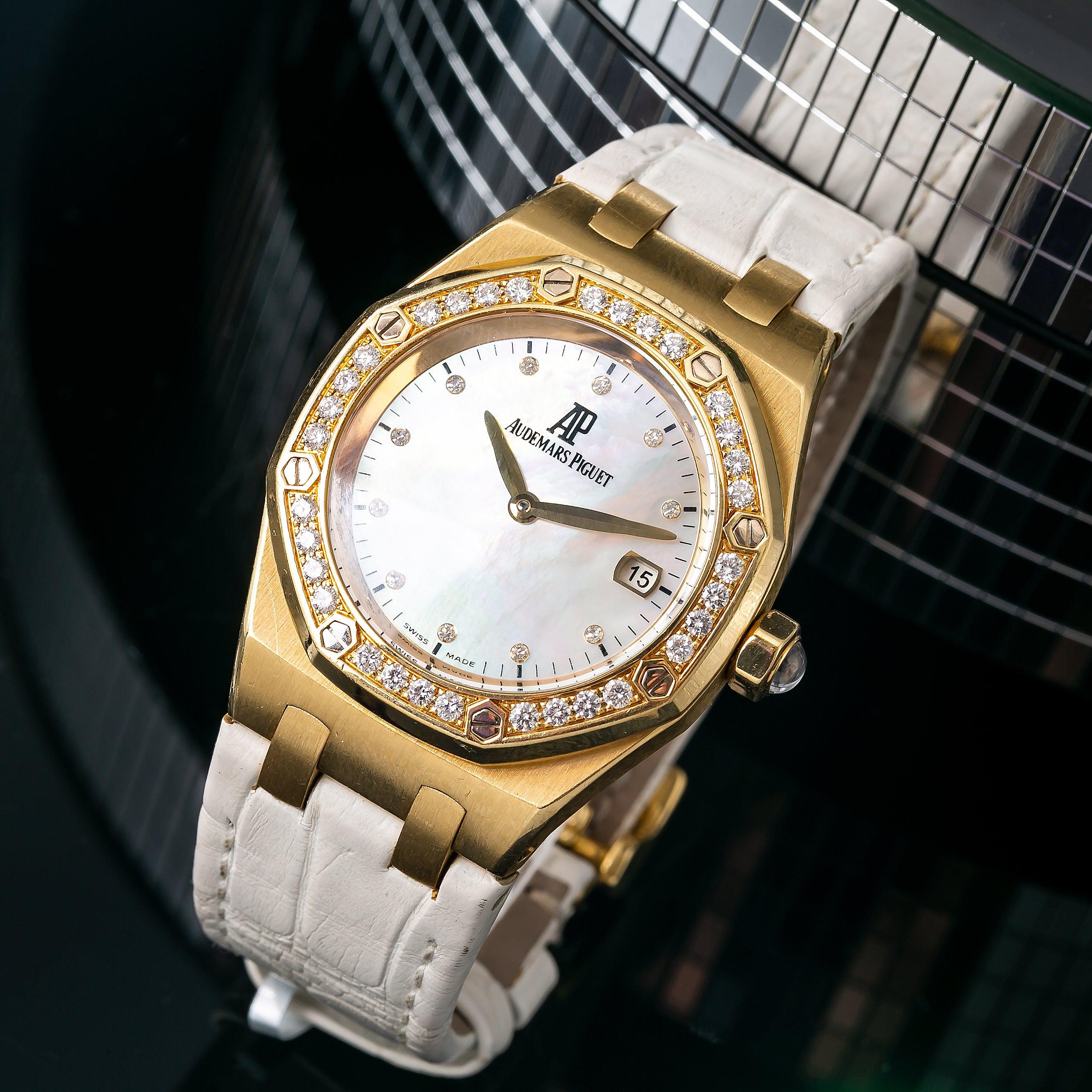 Audemars Piguet Royal Oak 33MM 67601BA.ZZ.D012CR.03 Mother of Pearl Diamond Dial Diamond Bezel White Alligator Leather Strap