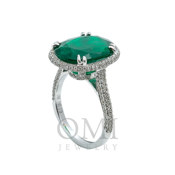 LADIES 18K WHITE GOLD HAND RING WITH 0.90CT DIAMONDS AND 8.55 CT EMERALD