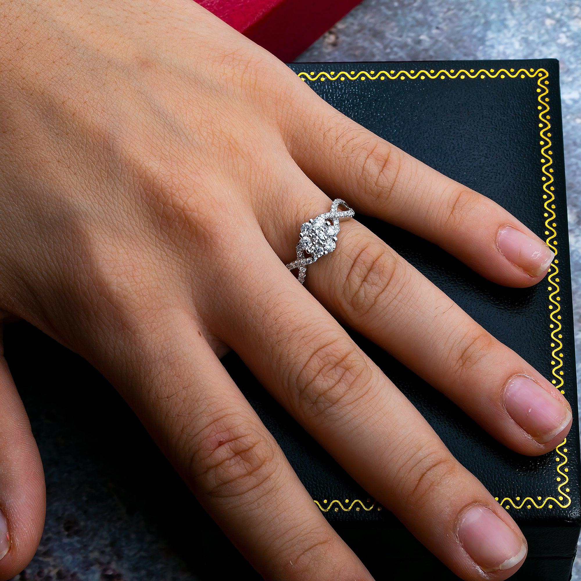 14K WHITE GOLD DIAMOND ENGAGEMENT RING 0.70 CT