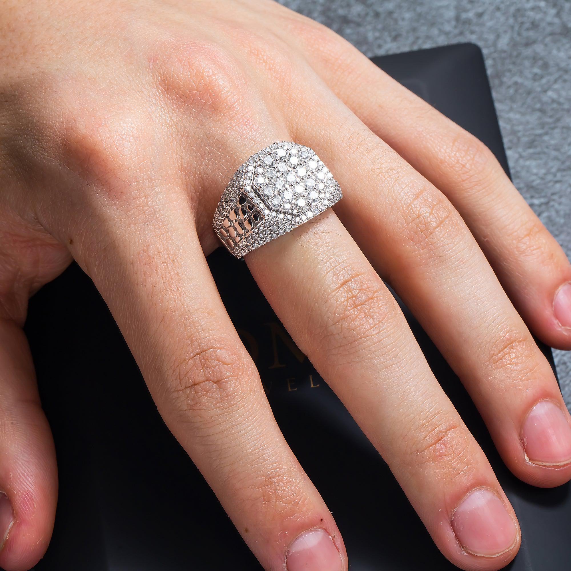 10K GOLD BAGUETTE AND ROUND CLUSTER DIAMOND RING 5.35 CT