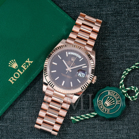 ROLEX DAY-DATE 228235 40MM CHOCOLATE MOTIF DIAL WITH ROSE GOLD PRESIDENT BRACELET
