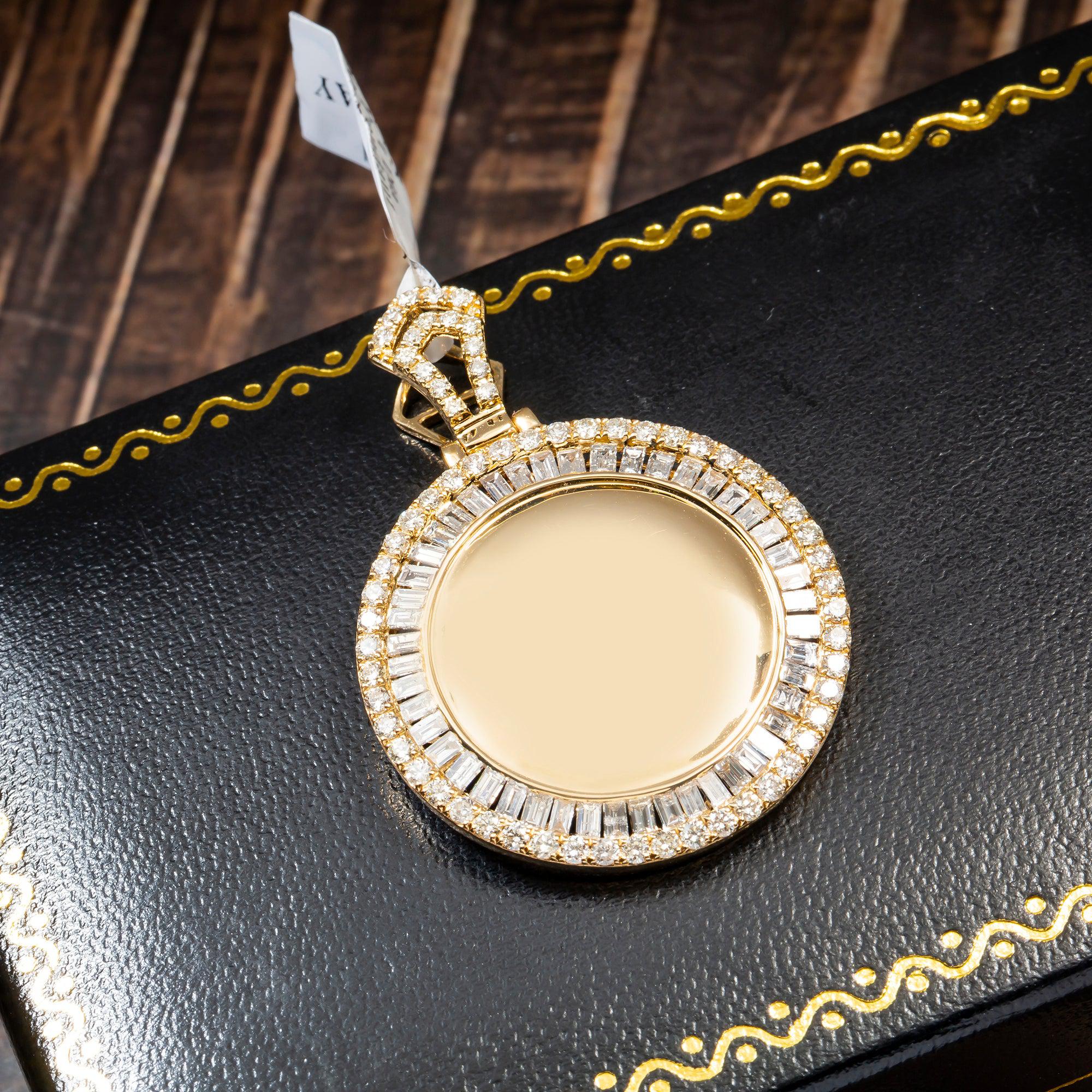 14K YELLOW GOLD BAGUETTE AND ROUND DIAMOND CIRCLE PICTURE PENDANT 4.01 CT