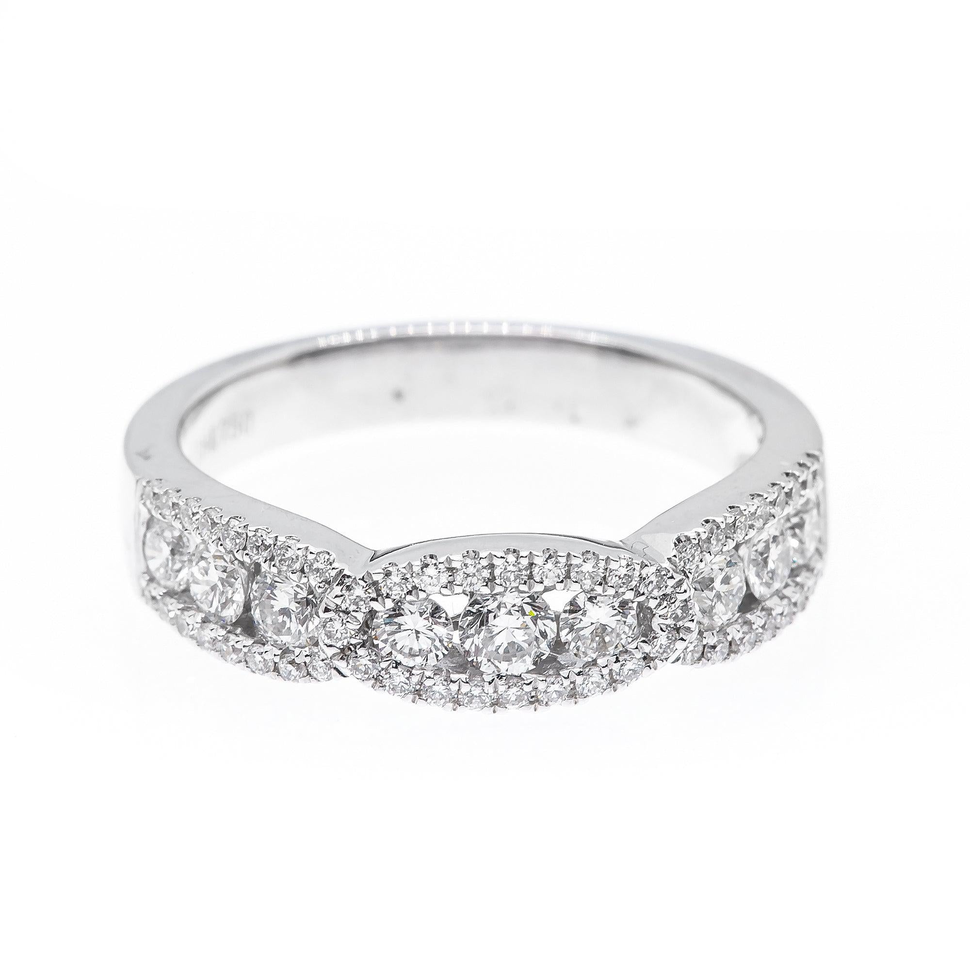 LADIES 18K WHITE GOLD DIAMOND BAND WITH ROUND DIAMONDS