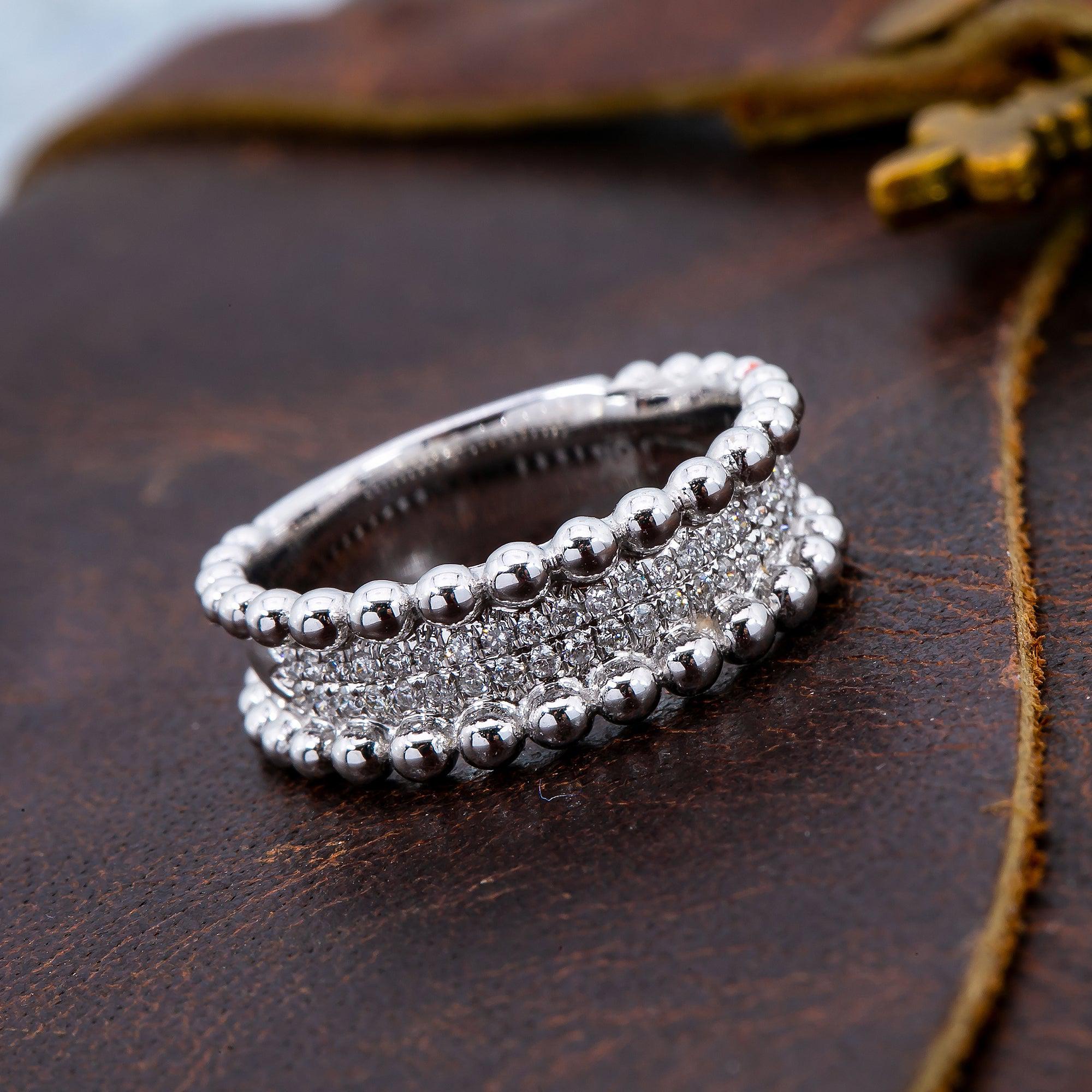 LADIES 18K WHITE GOLD DIAMOND BAND WITH ROUND CUT DIAMONDS WITH 0.23CT DIAMONDS