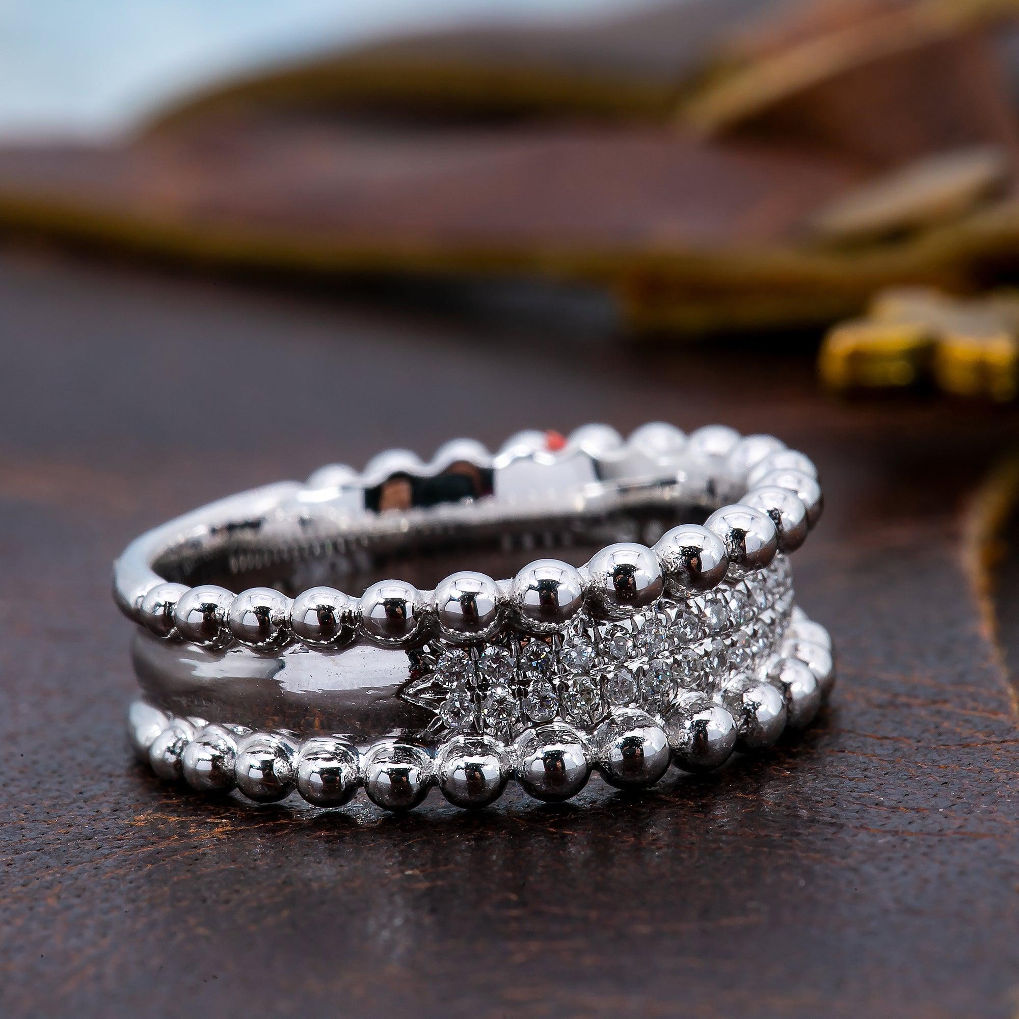 LADIES 18K WHITE GOLD DIAMOND BAND WITH ROUND CUT DIAMONDS WITH 0.23CT DIAMONDS