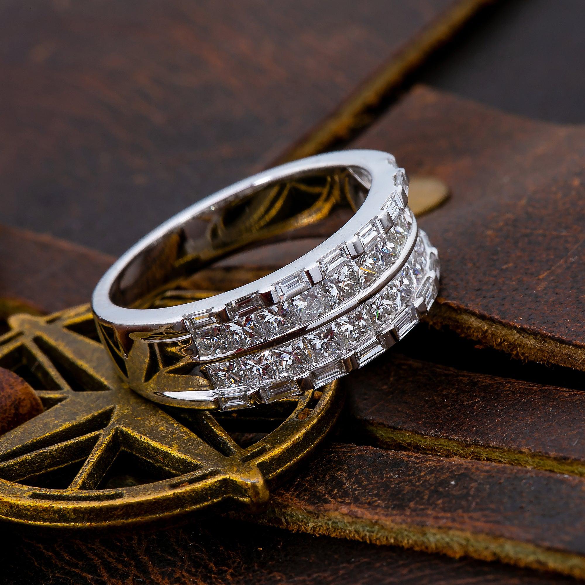 UNISEX 18K WHITE GOLD DIAMOND BAND WITH ROUND AND PRINCESS CUT DIAMONDS