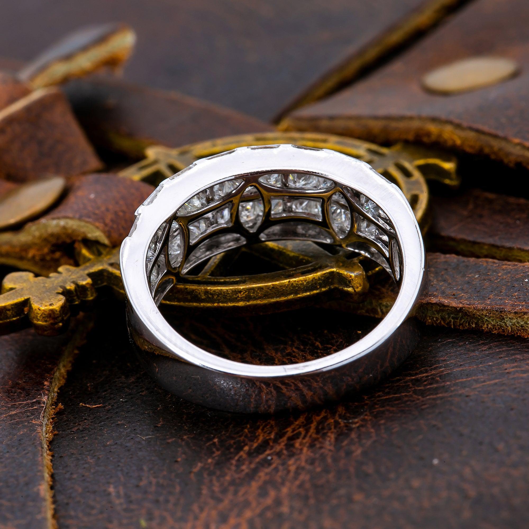 UNISEX 18K WHITE GOLD DIAMOND BAND WITH ROUND AND PRINCESS CUT DIAMONDS