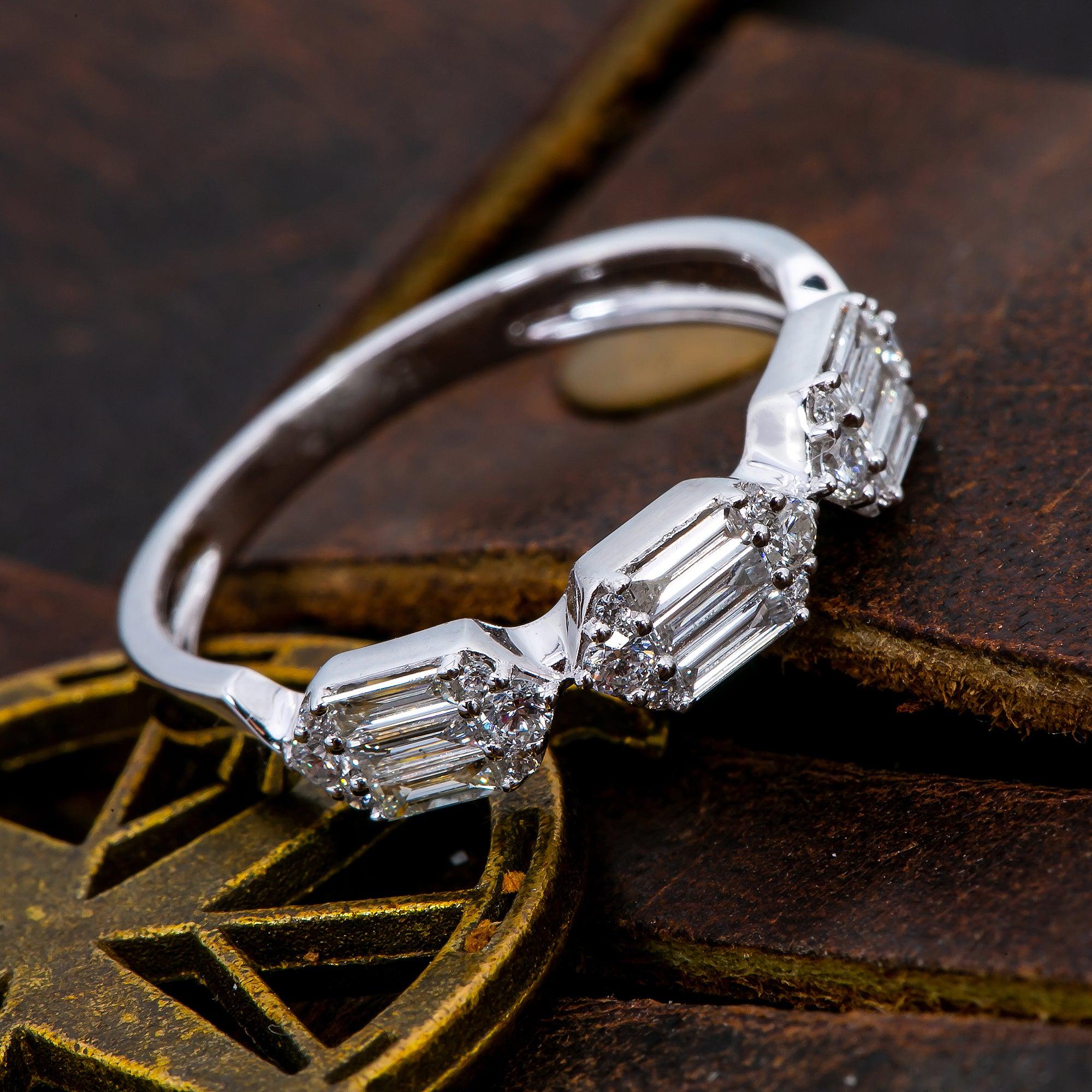 LADIES 18K WHITE GOLD DIAMOND BAND WITH ROUND AND BAGUETTE DIAMONDS