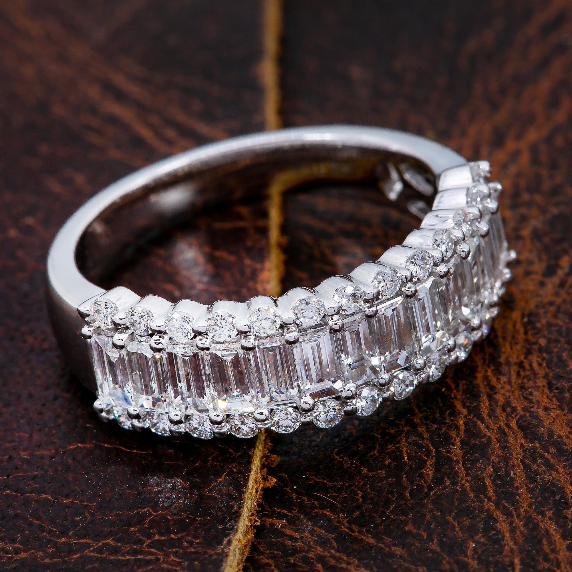 UNISEX 18K WHITE GOLD DIAMOND BAND WITH ROUND AND BAGUETTE DIAMONDS