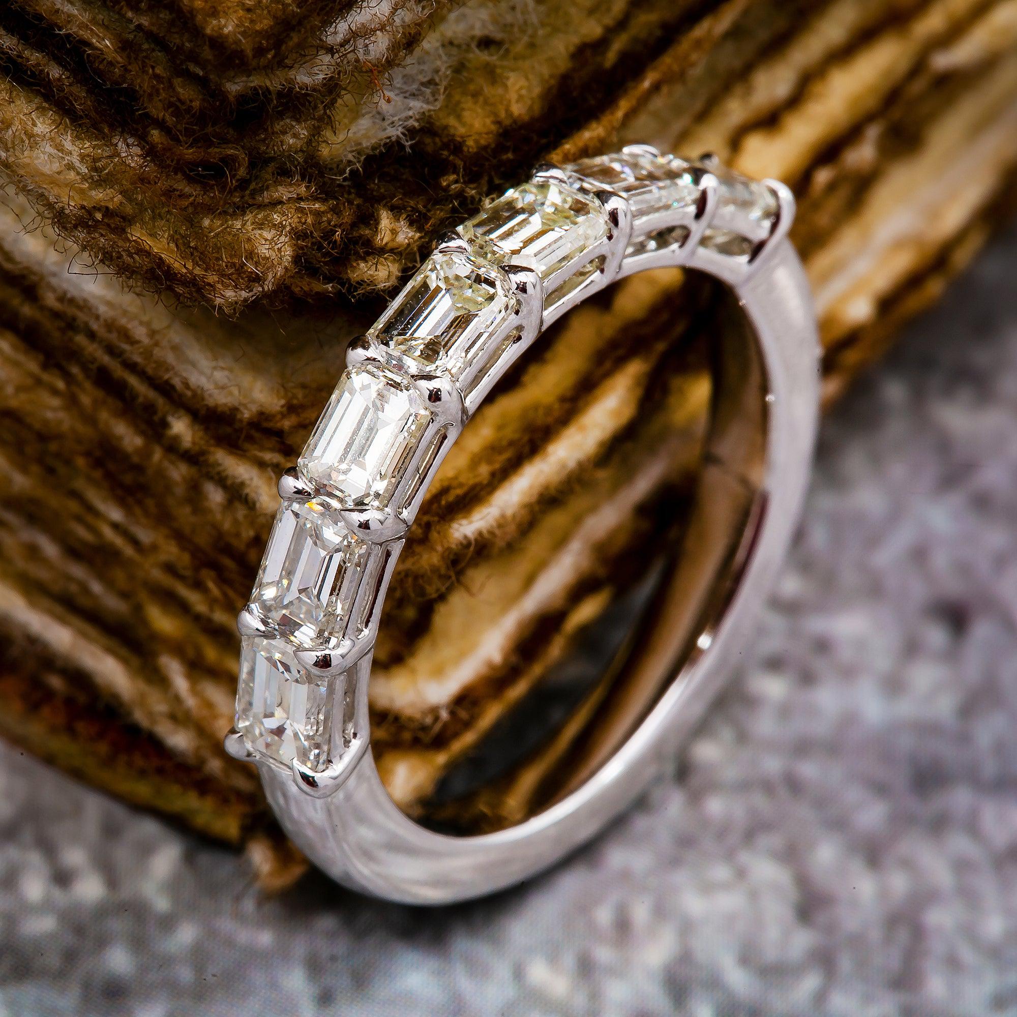 LADIES 18K WHITE GOLD DIAMOND BAND WITH BAGUETTE DIAMONDS