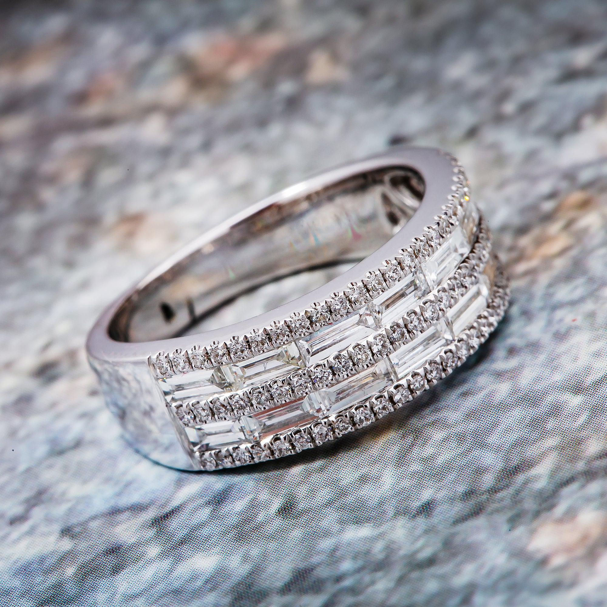 LADIES 18K WHITE GOLD DIAMOND BAND WITH ROUND AND BAGUETTE DIAMONDS