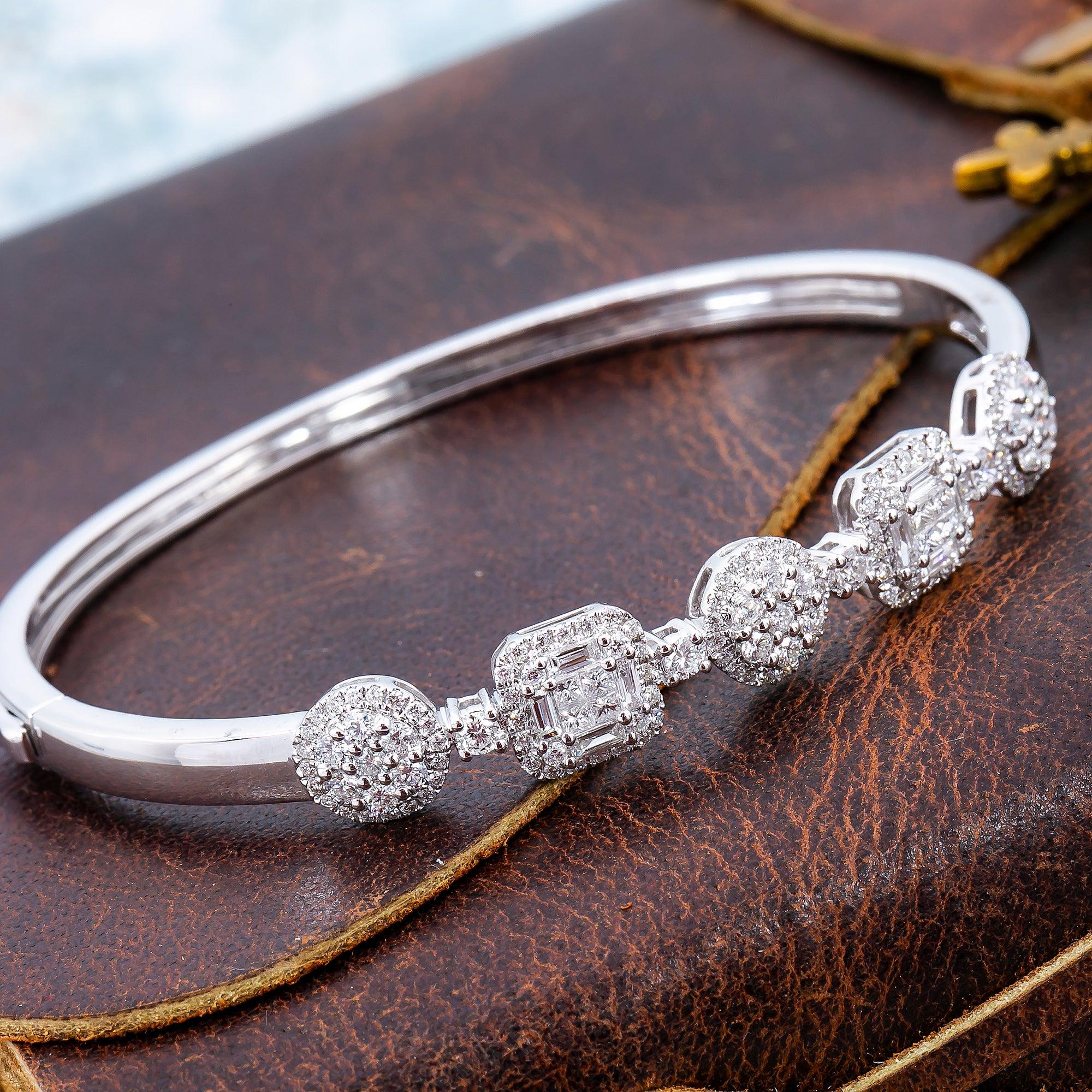 LADIES 18K WHITE GOLD BANGLE WITH ROUND AND BAGUETTE DIAMONDS