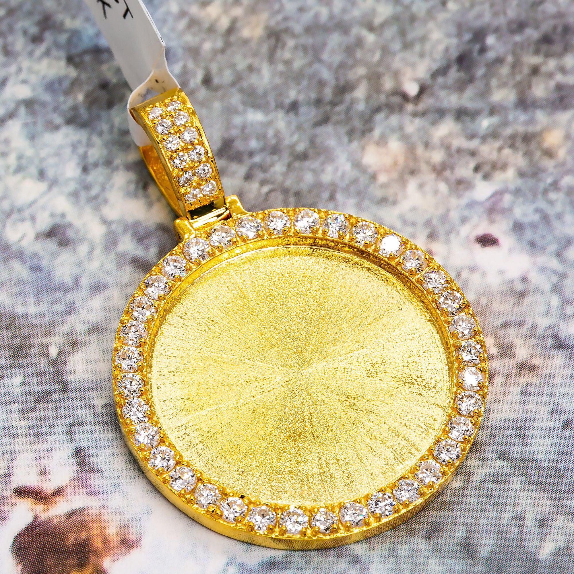14K YELLOW GOLD AND DIAMOND ROUND PICTURE PENDANT WITH 1.25CT DIAMONDS