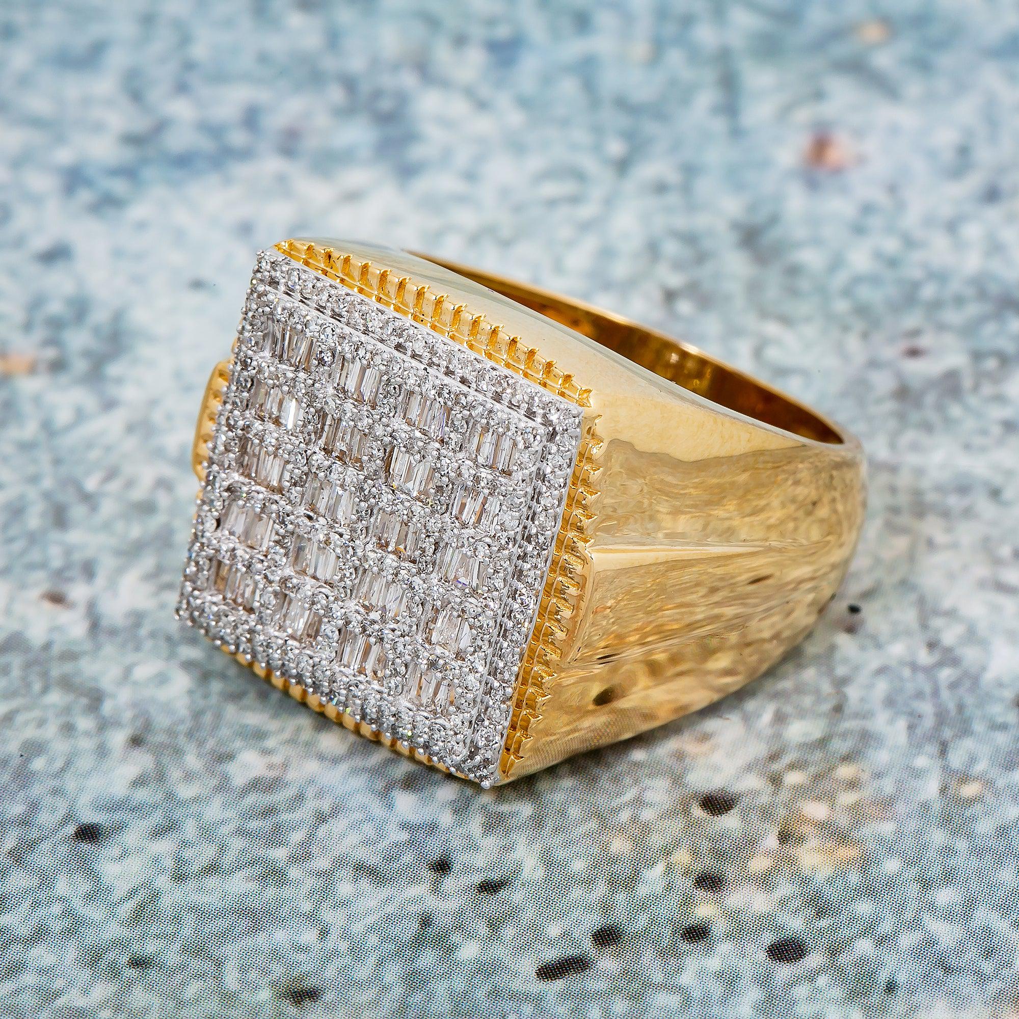 14K YELLOW GOLD MEN'S RING WITH 1.11CT ROUND AND BAGUETTE DIAMONDS