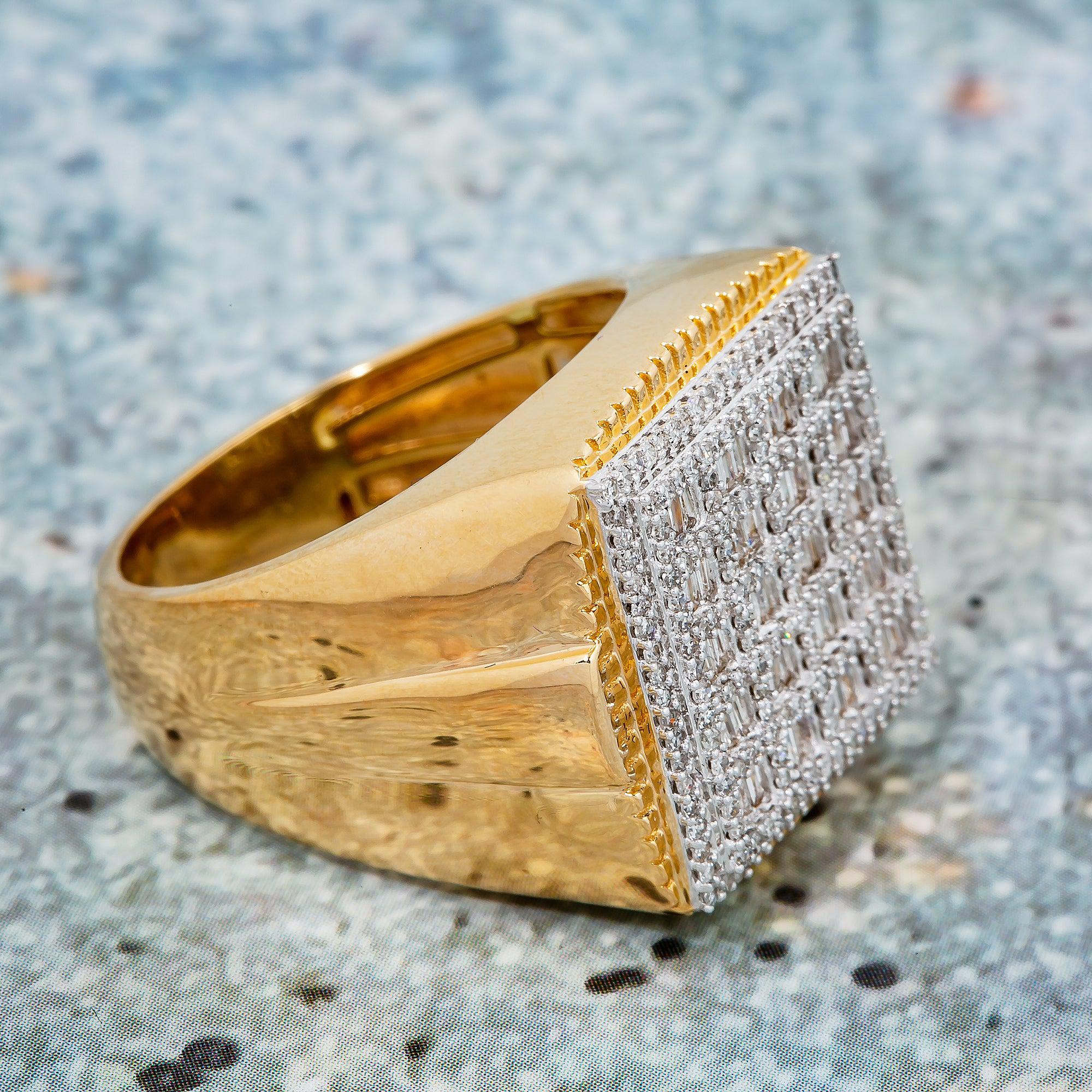 14K YELLOW GOLD MEN'S RING WITH 1.11CT ROUND AND BAGUETTE DIAMONDS