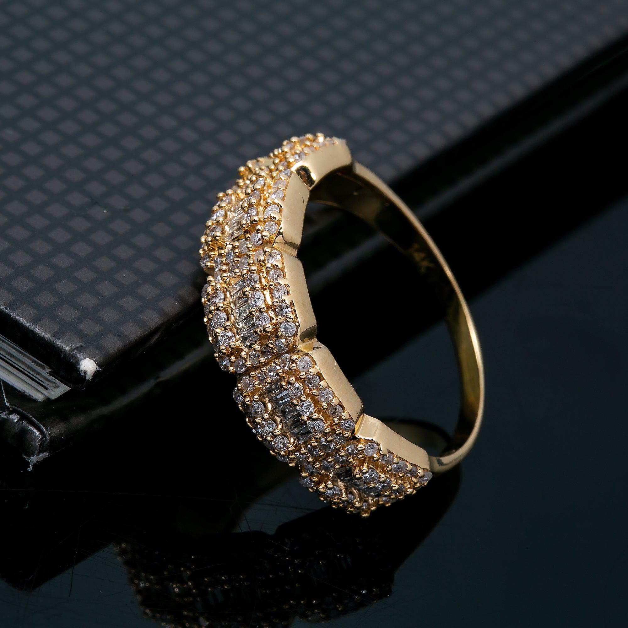 14K YELLOW GOLD RING WITH 0.98 CT BAGUETTE DIAMONDS