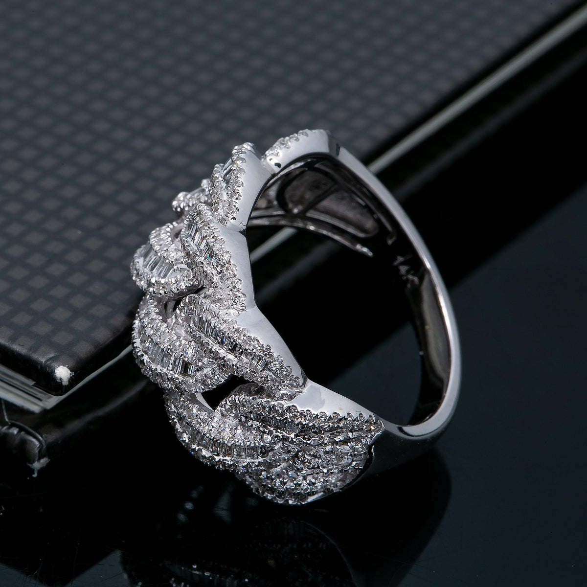 14K WHITE GOLD RING WITH 1.34 CT BAGUETTE DIAMONDS