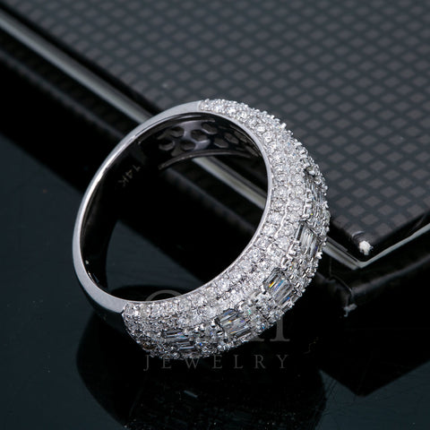 14K WHITE GOLD RING WITH 2.04 CT BAGUETTE DIAMONDS