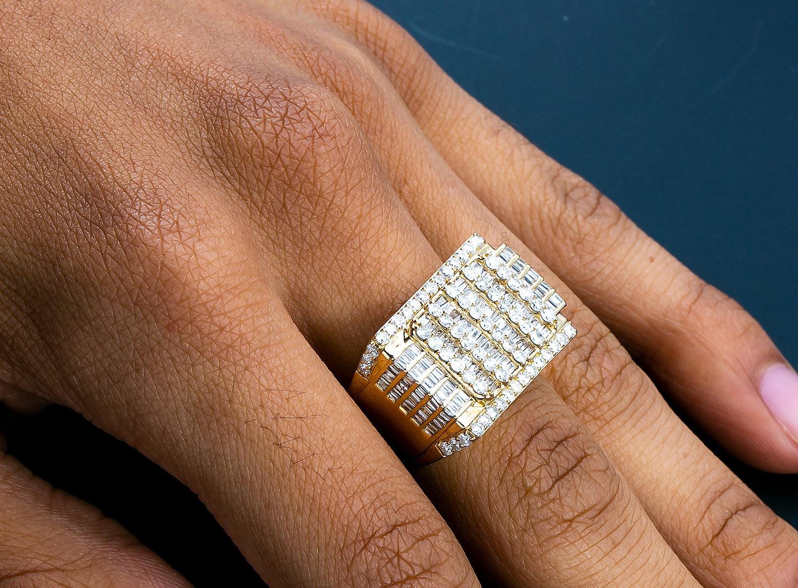 14K YELLOW GOLD RING WITH 2.60 CT  DIAMONDS