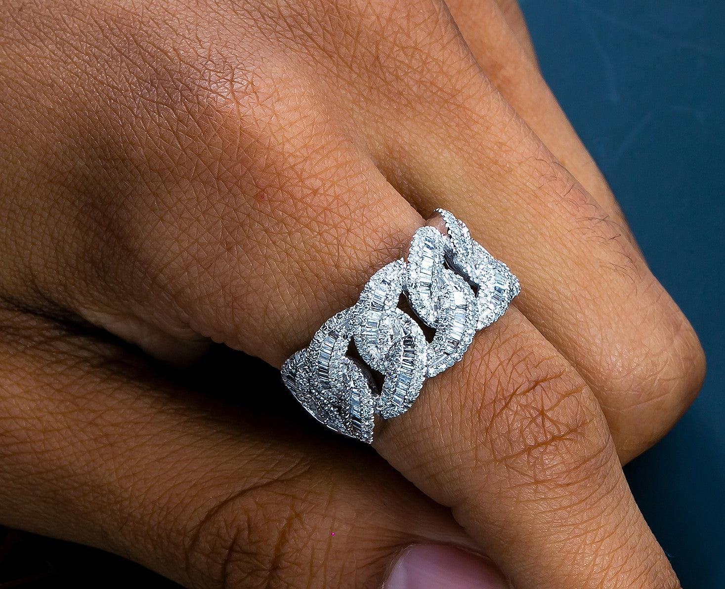 14K WHITE GOLD RING WITH 1.34 CT BAGUETTE DIAMONDS