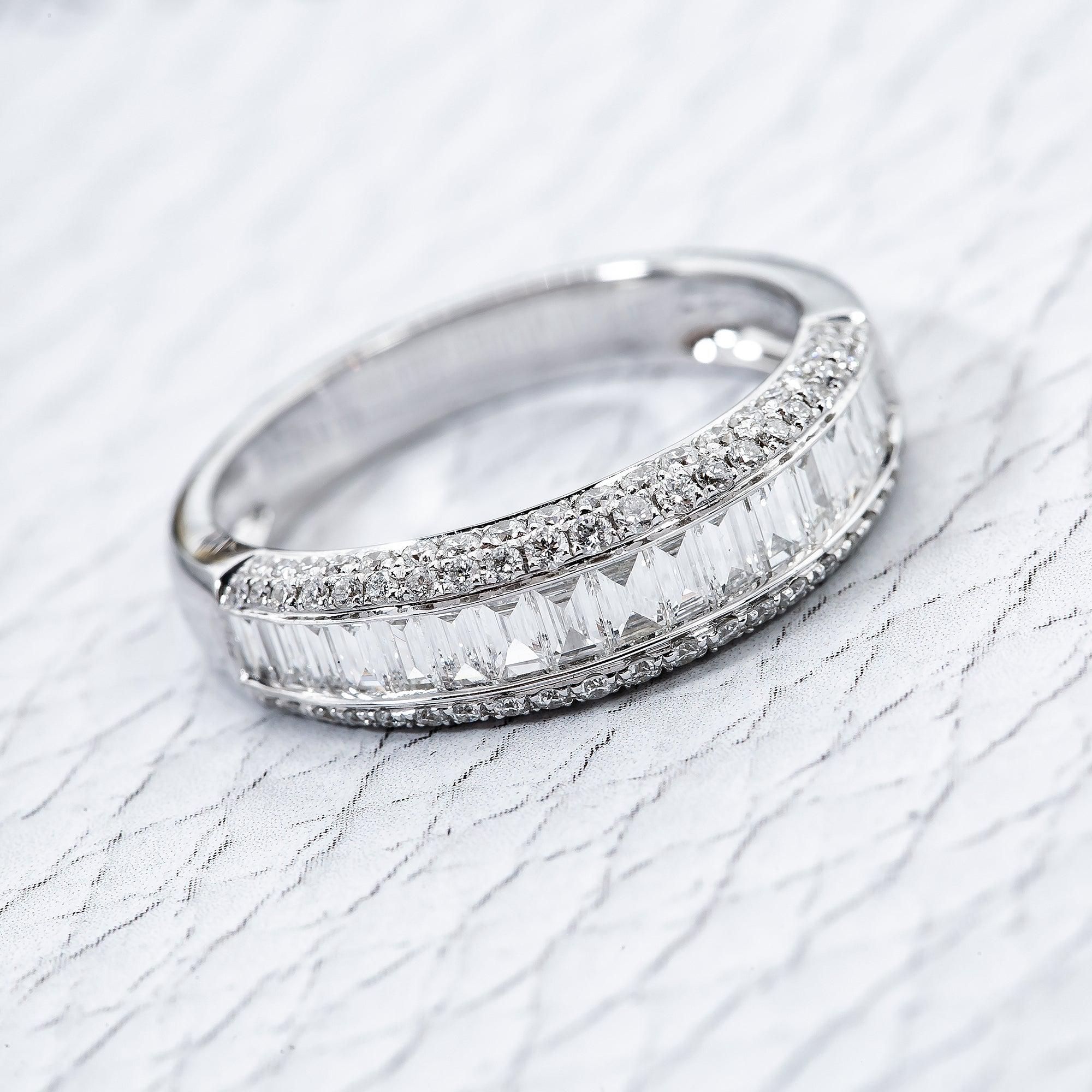 18K White Gold Ladies Ring with 0.6 CT Diamonds