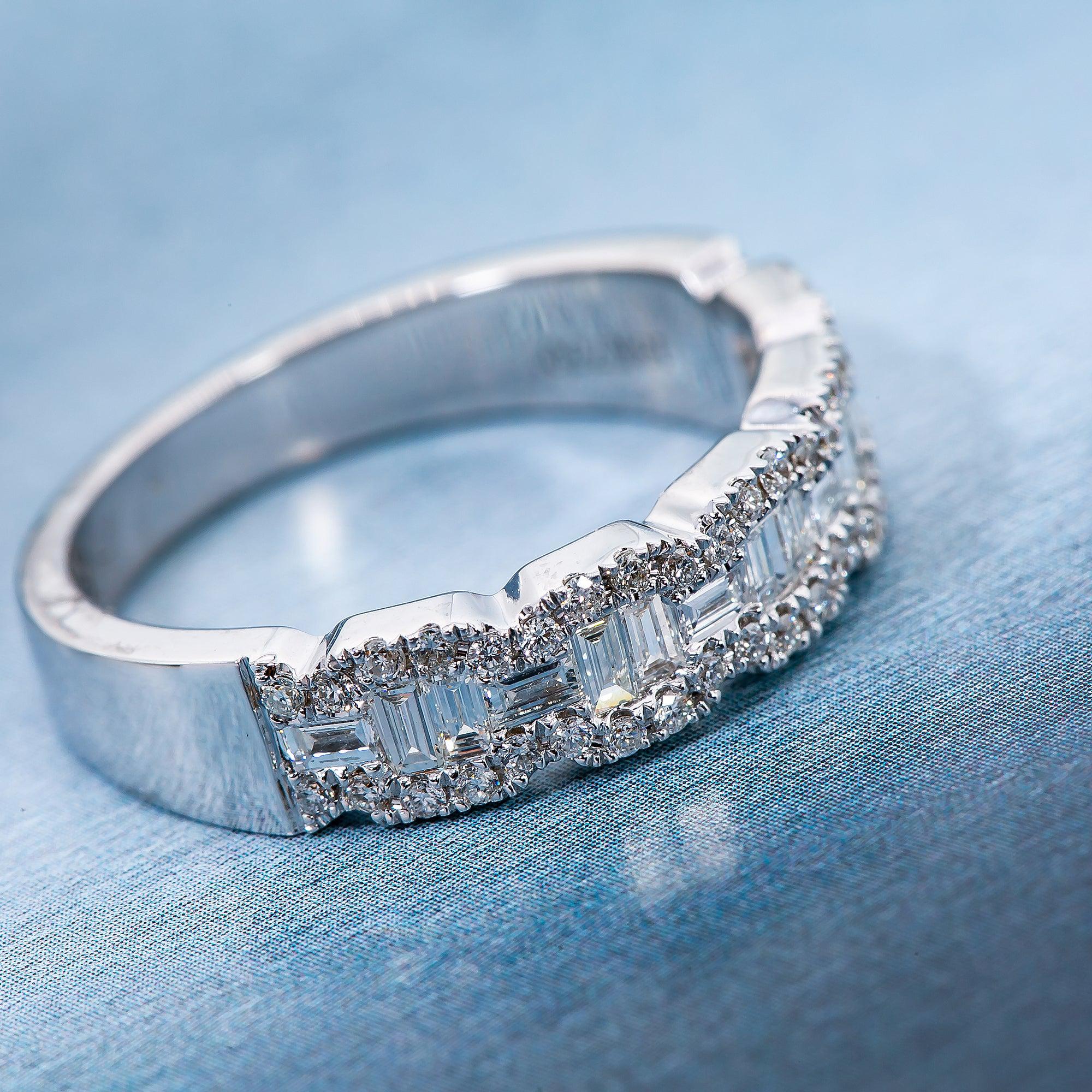 18K White Gold Ladies Ring with 0.43 CT Diamonds