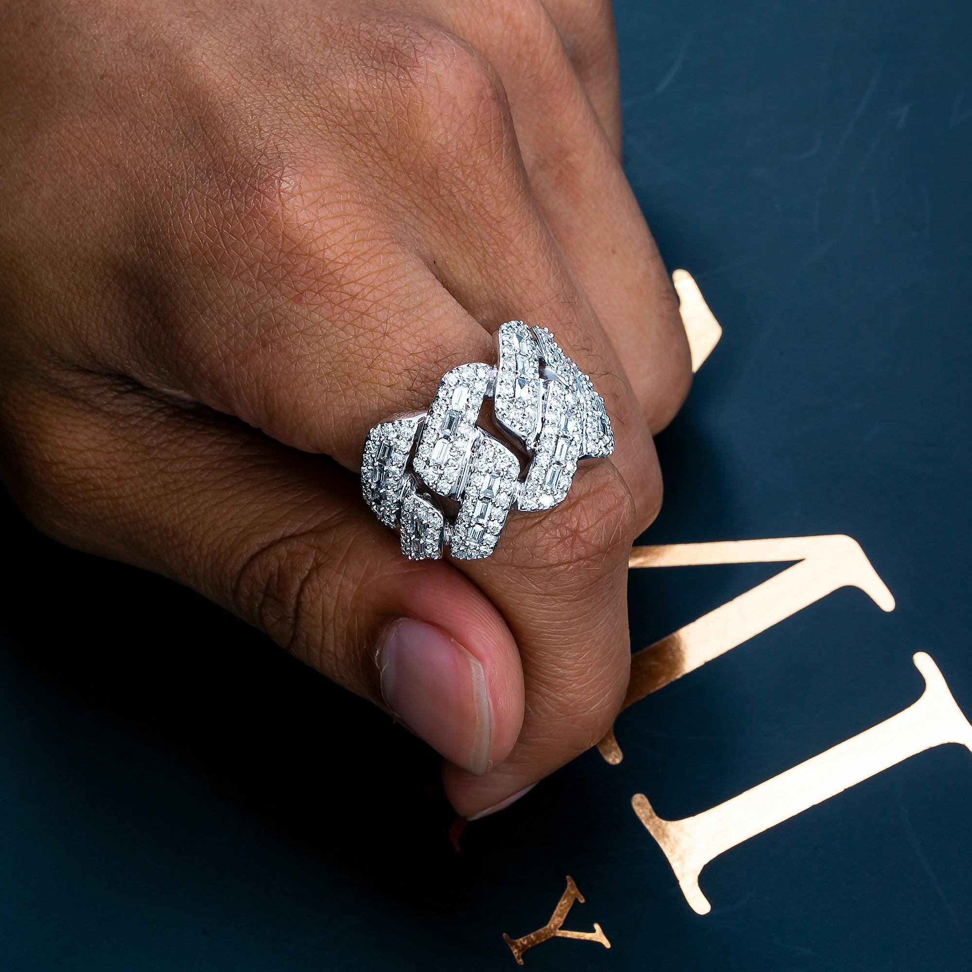 14K WHITE GOLD RING WITH 3.65 CT BAGUETTE DIAMONDS