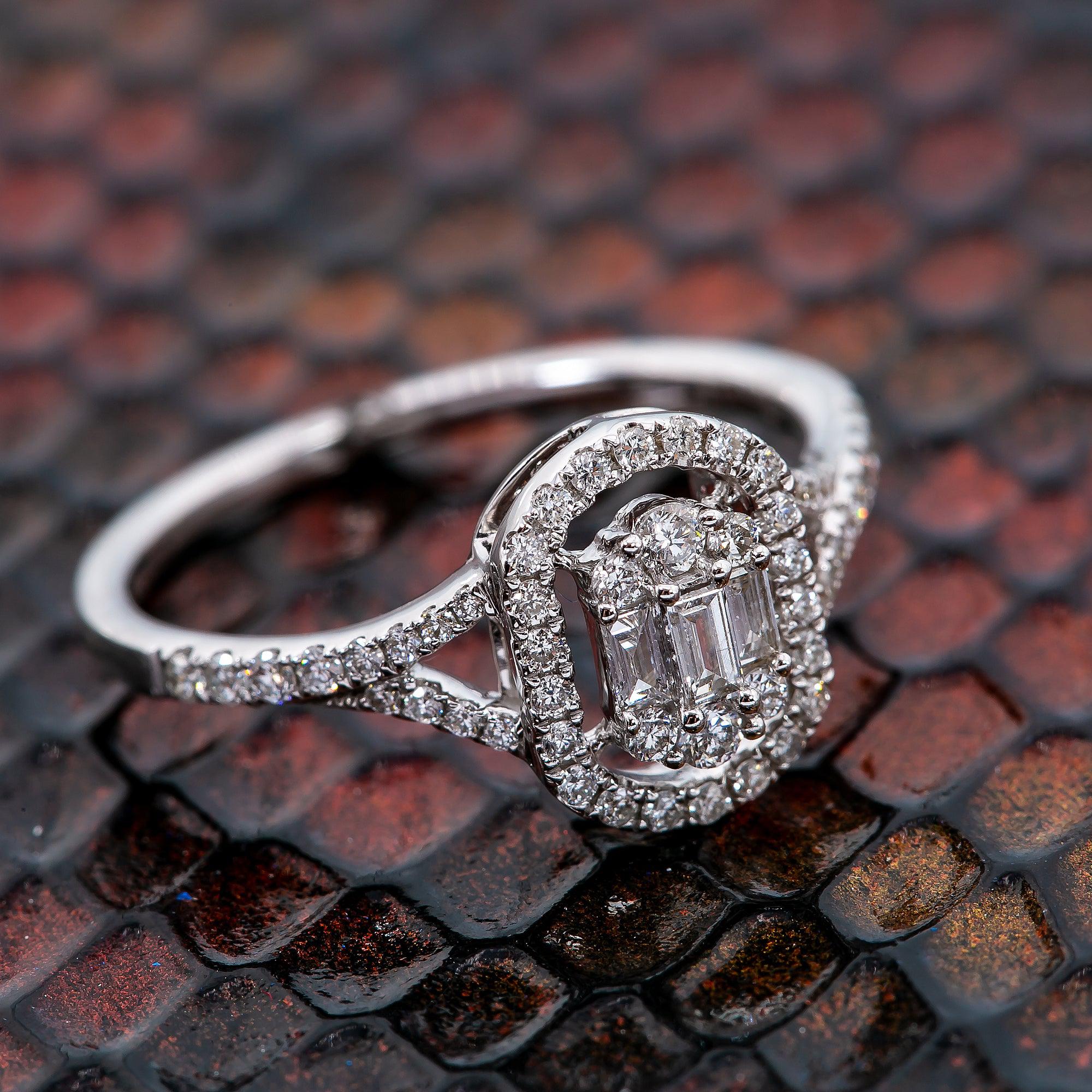 18K White Gold Ladies Engagement Ring with 0.43 CT Diamonds