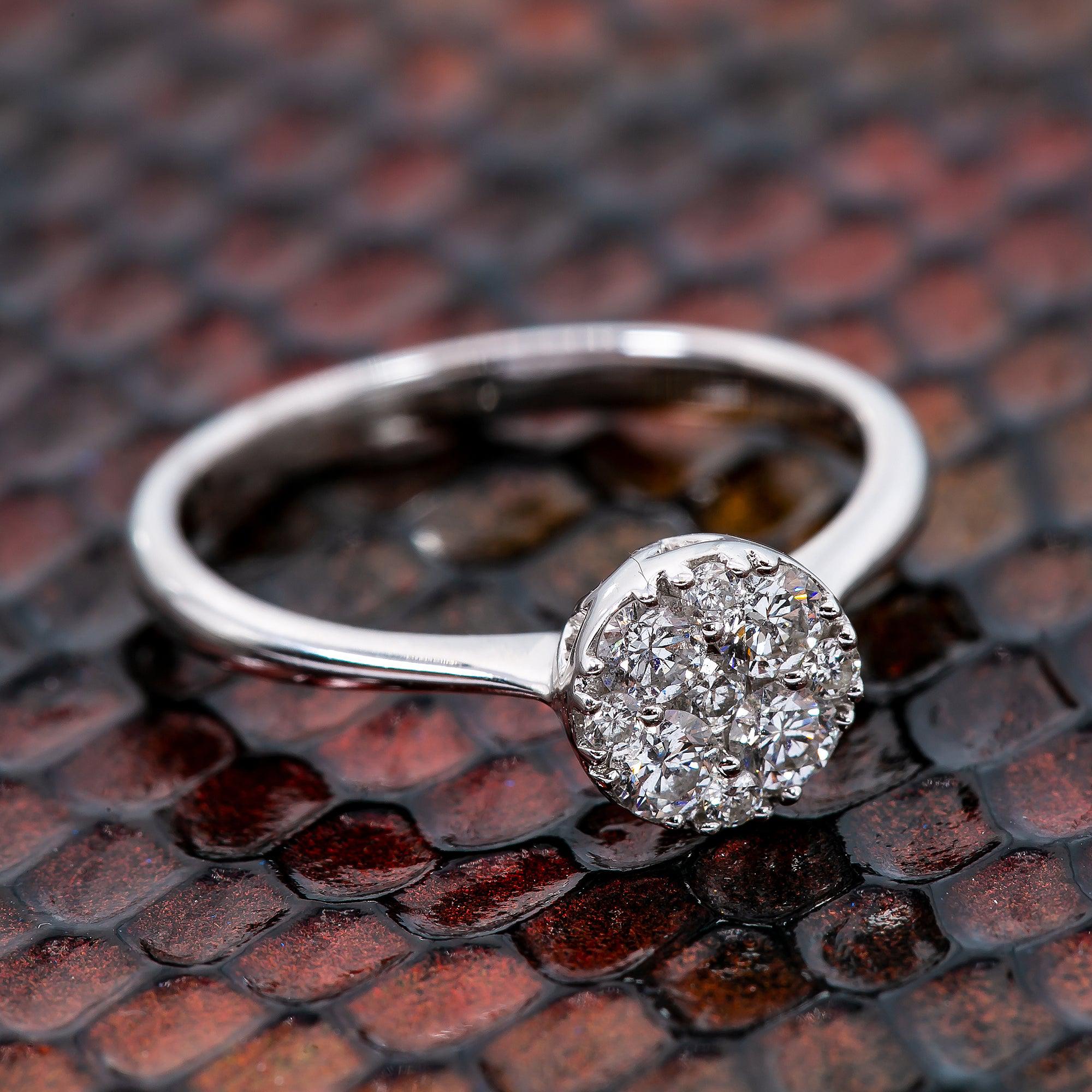 18K White Gold Ladies Engagement Ring with 0.45 CT Diamonds