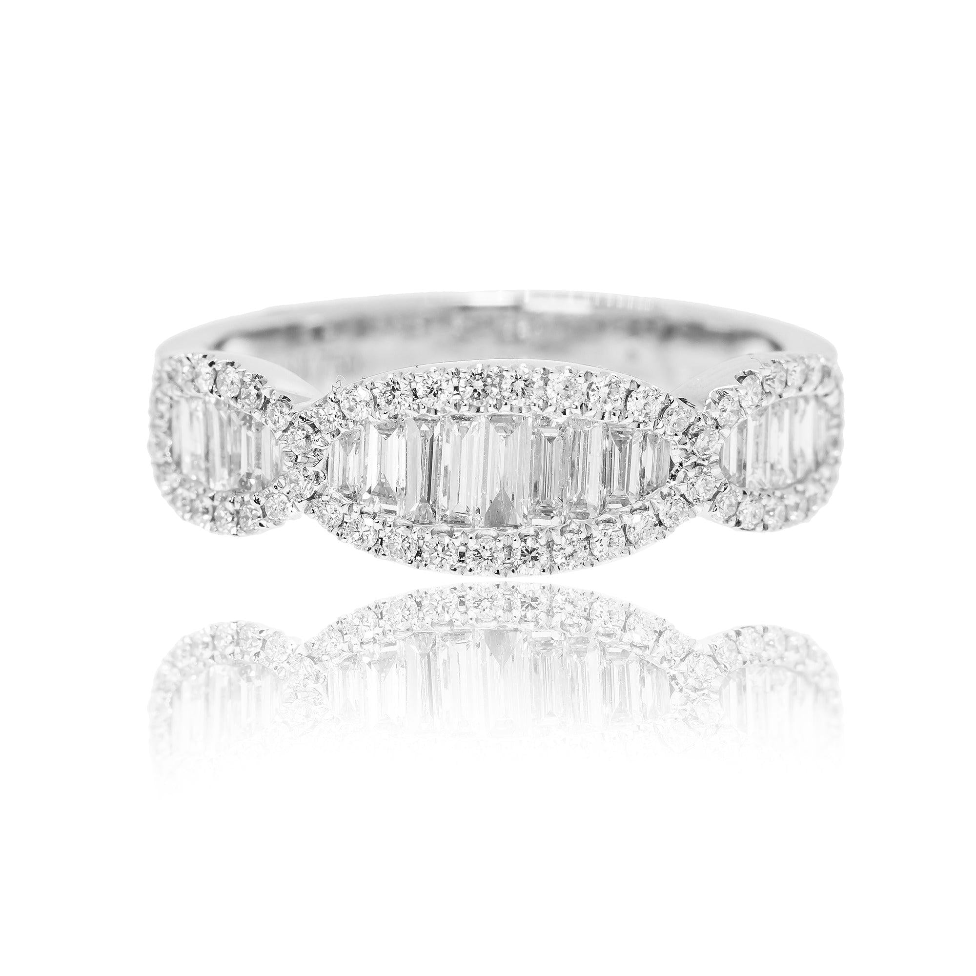 18K White Gold Ladies Ring with 0.95 CT Round And Baguette Diamonds