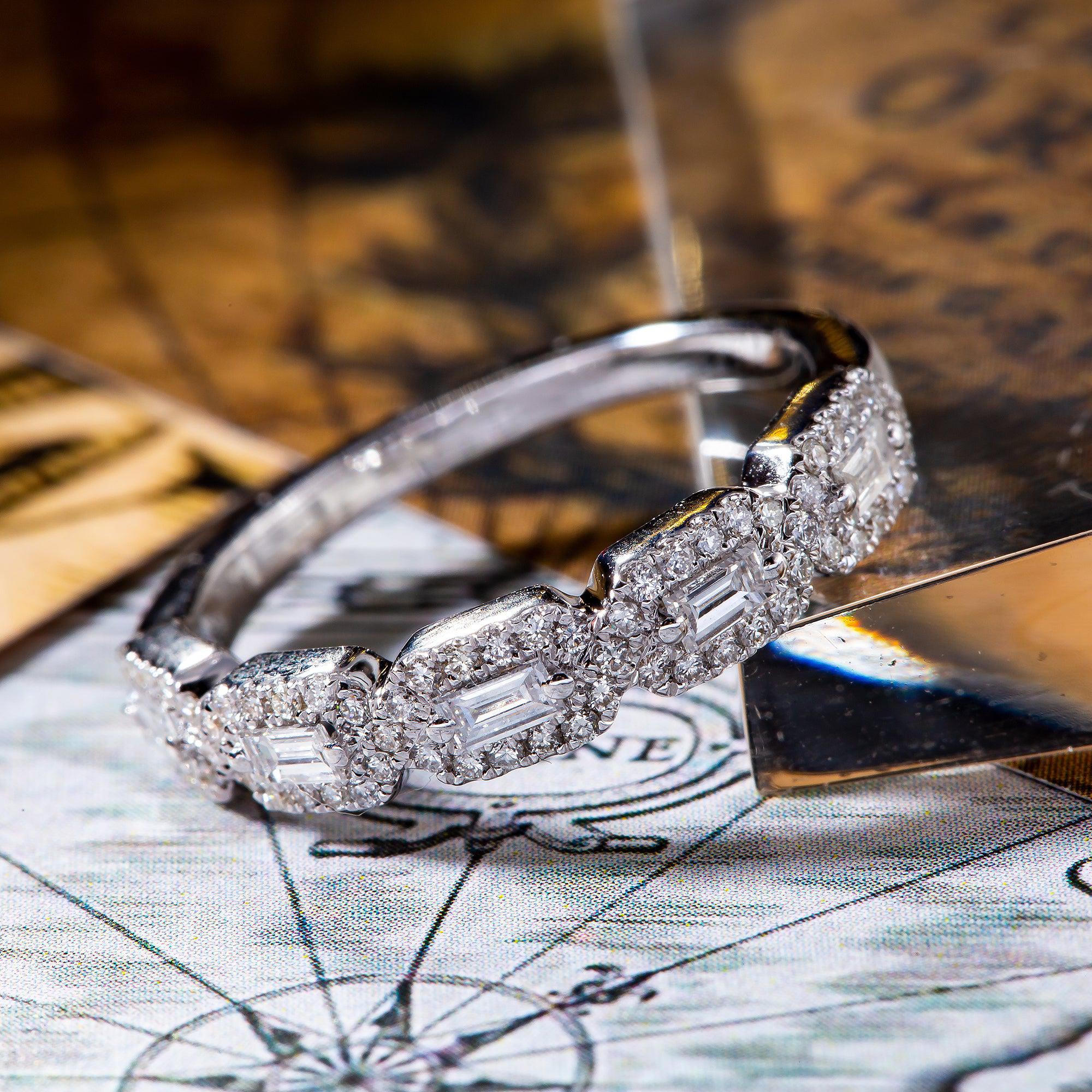 18K White Gold Ladies Ring with 0.22 CT Diamonds