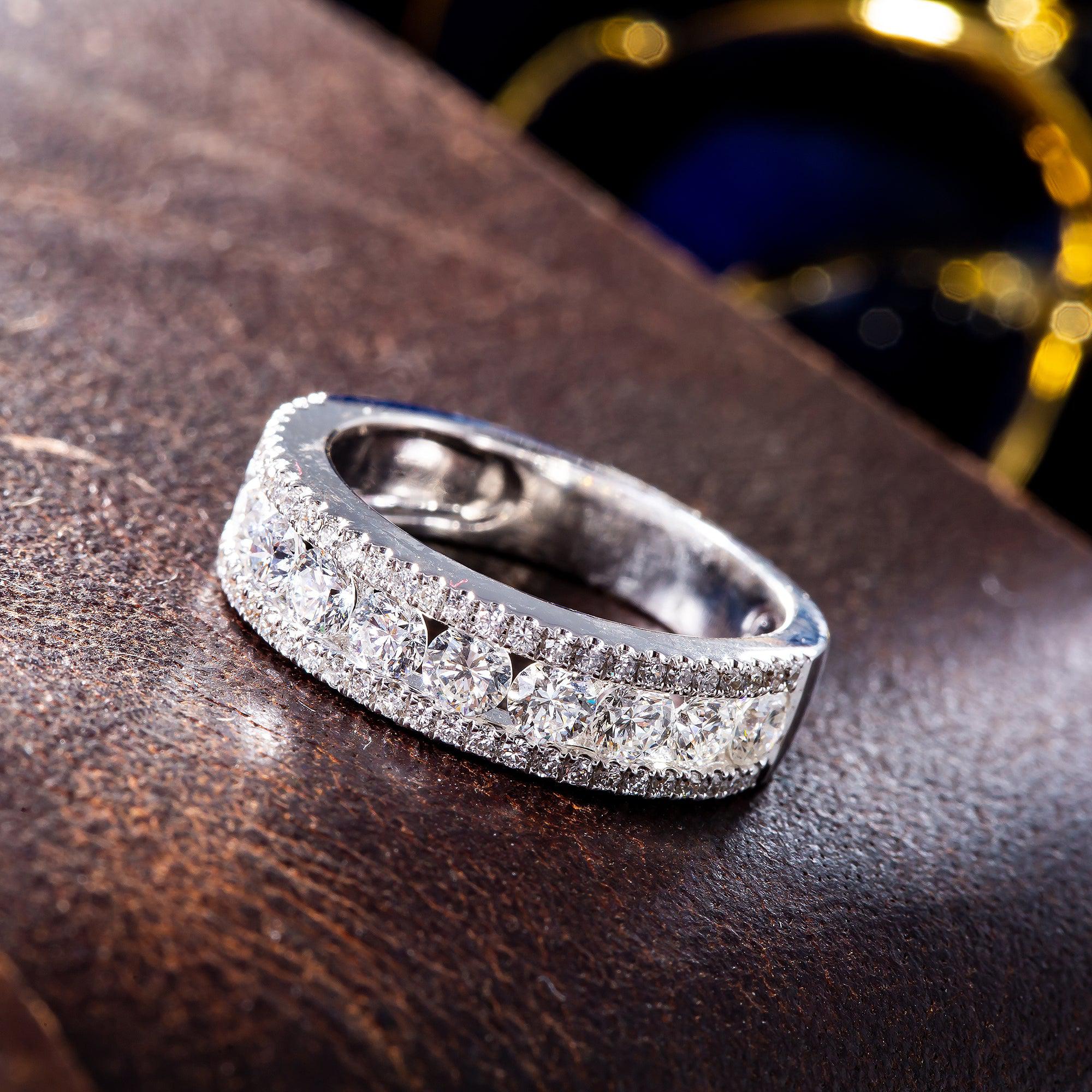 18K White Gold Ladies Ring with 1.67 CT Diamonds