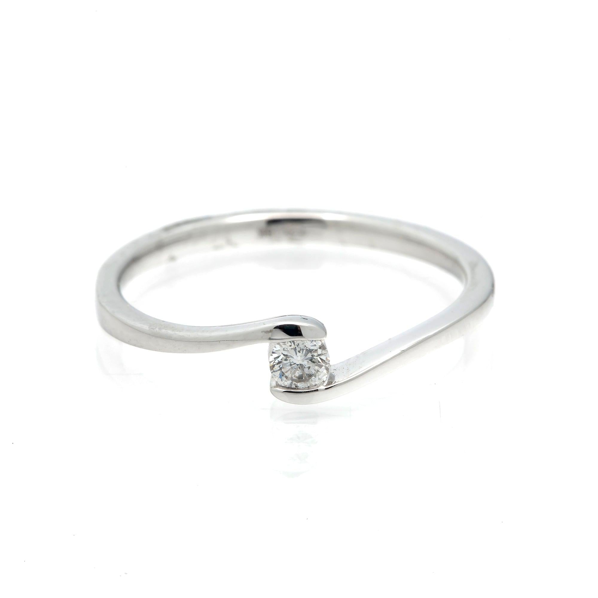 14k GOLD SINGLE DIAMOND TWISTED BAND 0.10 CT