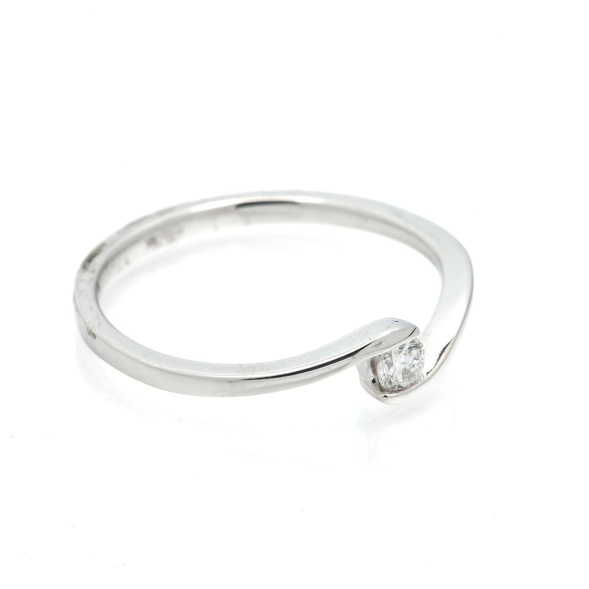 14k GOLD SINGLE DIAMOND TWISTED BAND 0.10 CT