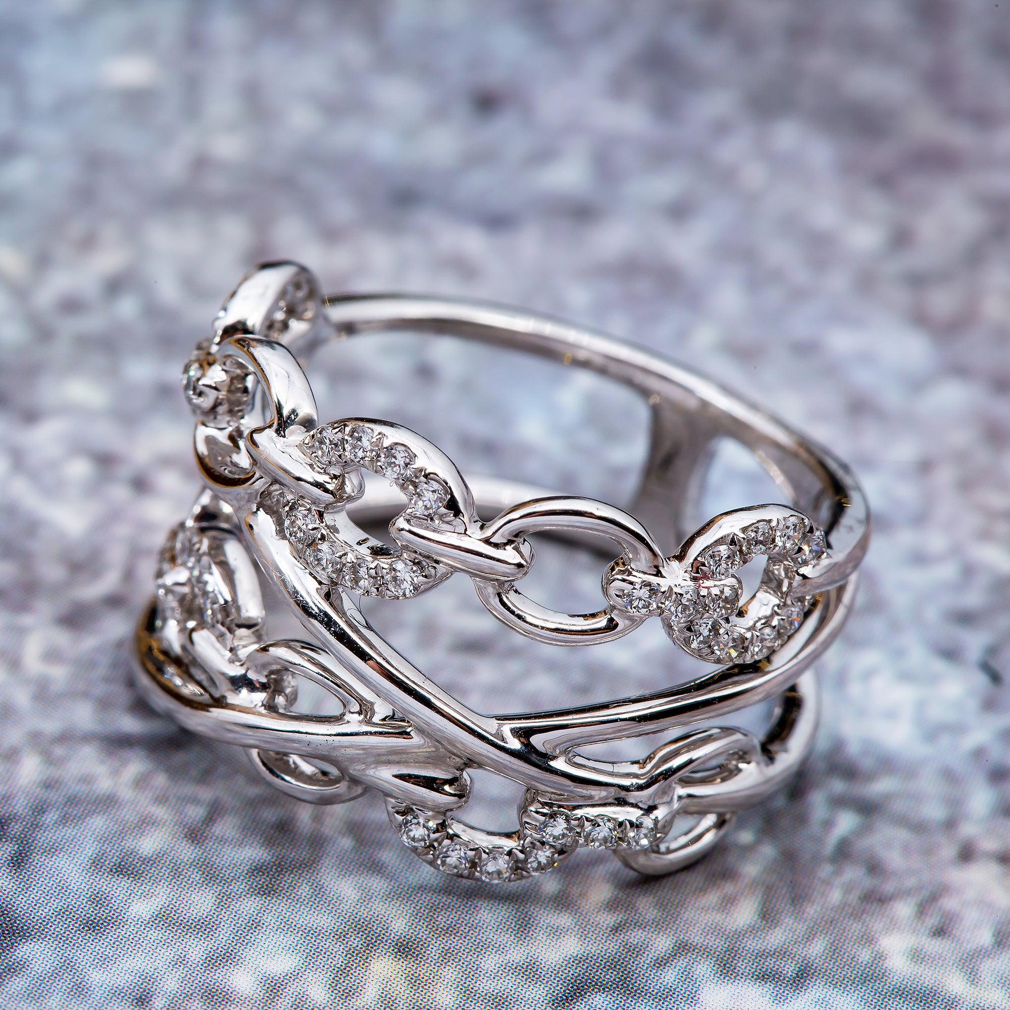 18K White Gold Ladies Ring with 0.31 CT Diamonds