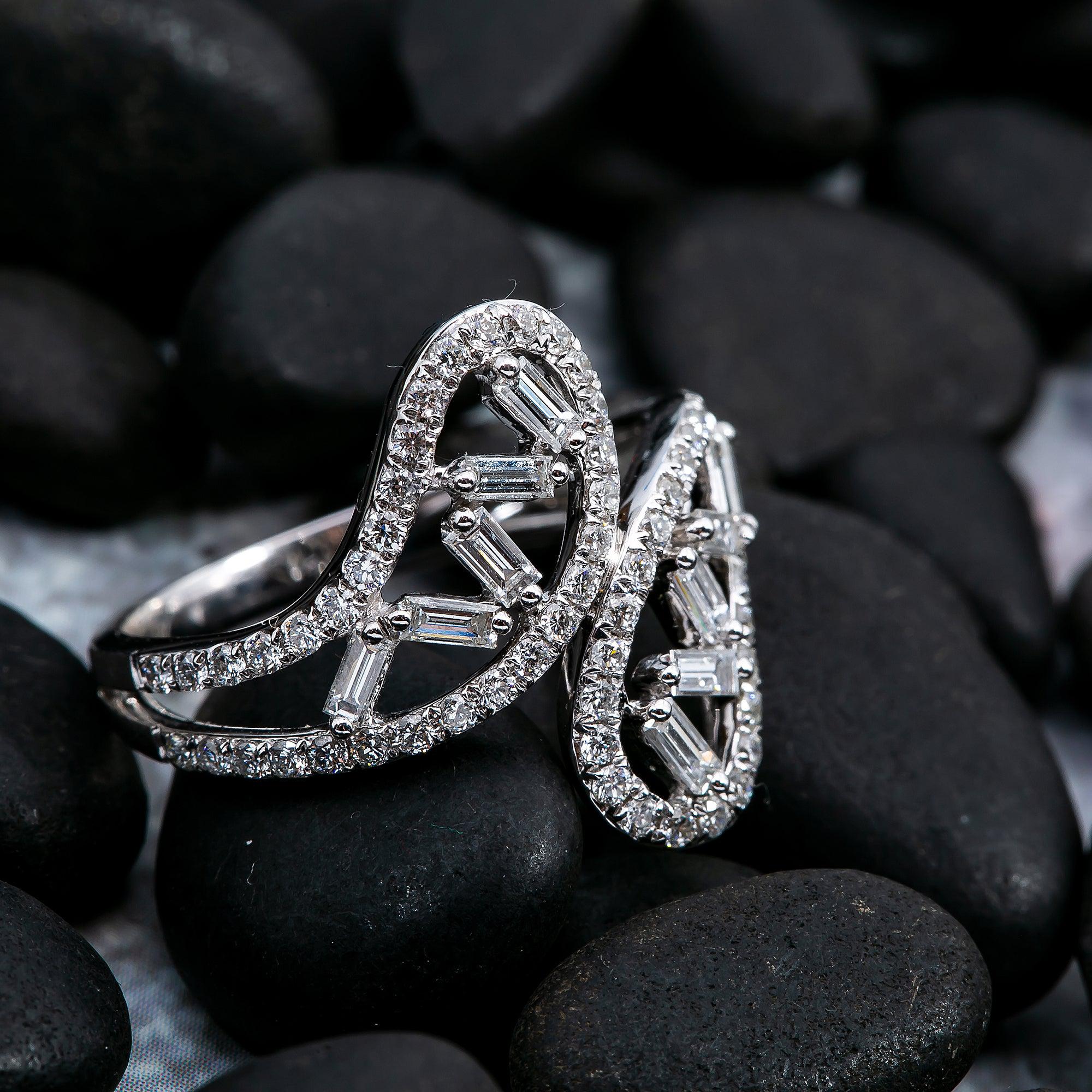 18K White Gold Ladies Ring with 0.96 CT Round And Baguette Diamonds