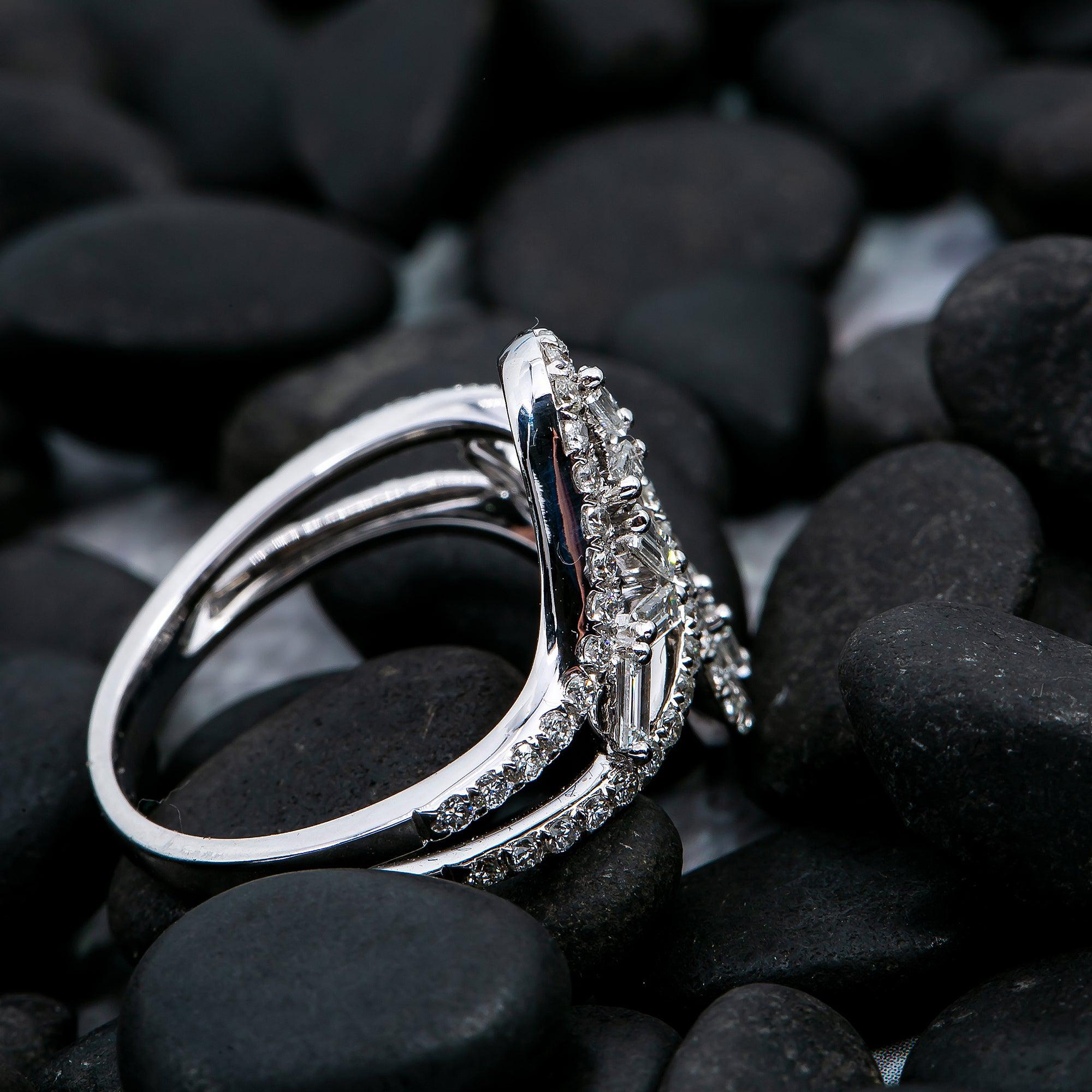 18K White Gold Ladies Ring with 0.96 CT Round And Baguette Diamonds