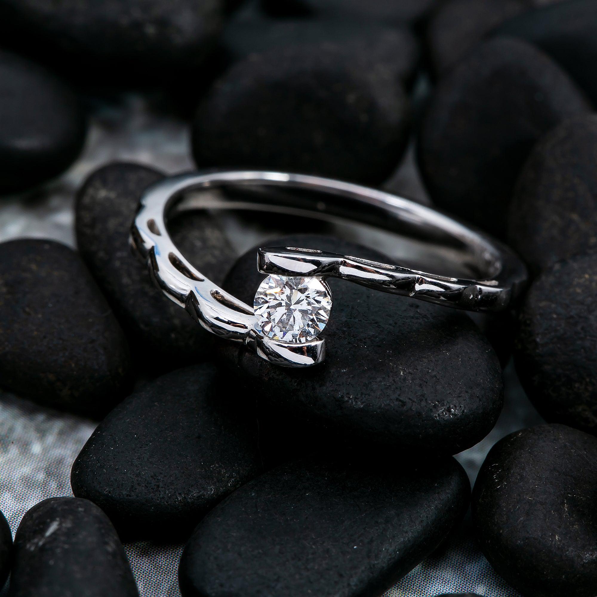 18K White Gold Ladies Ring with 0.44 CT Diamonds