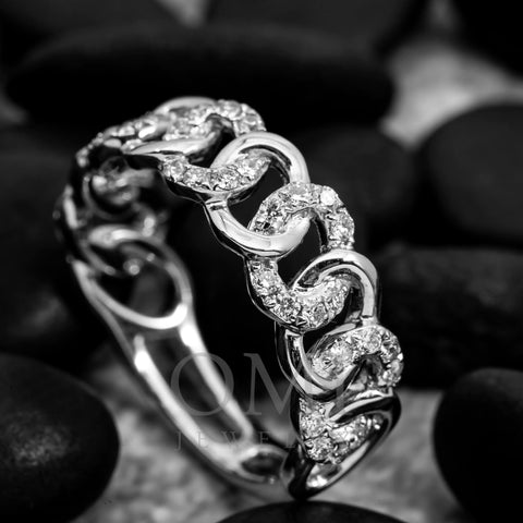 18K White Gold Ladies Ring with 0.43 CT Diamonds