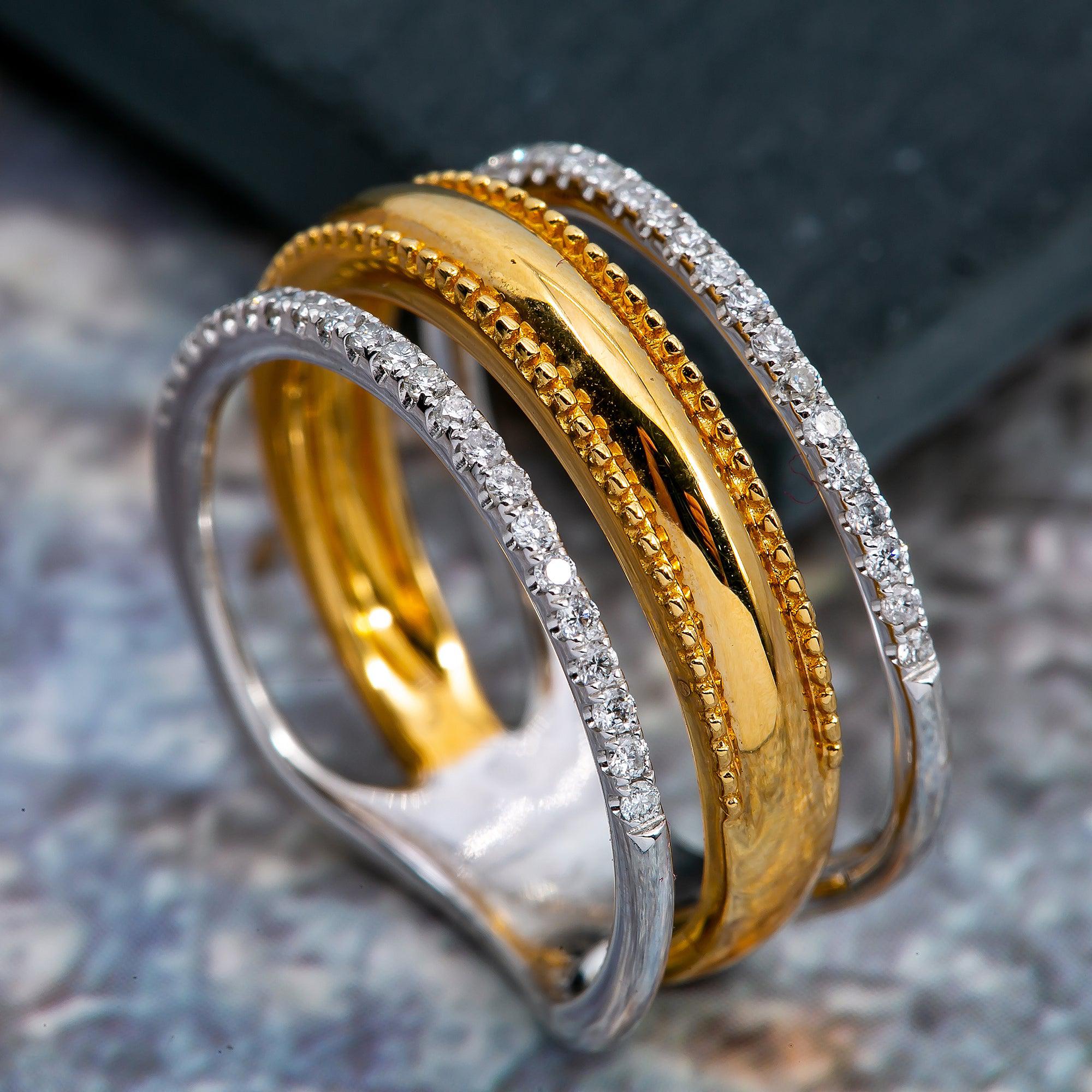 18K White and Yellow Gold Ladies Ring with 0.25 CT Diamonds