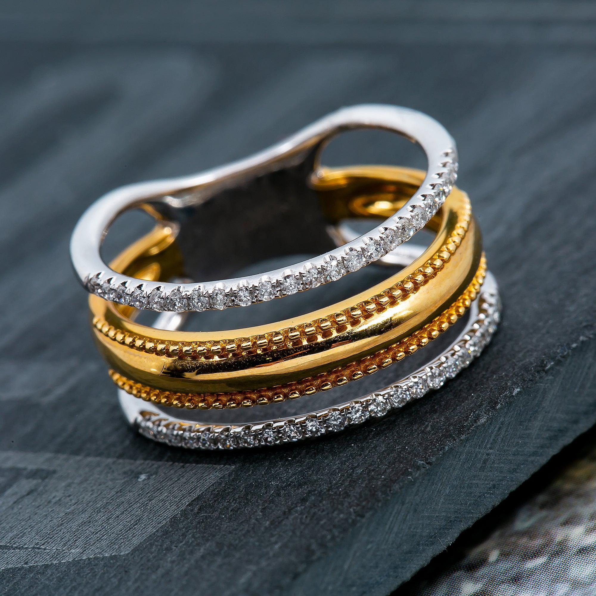 18K White and Yellow Gold Ladies Ring with 0.25 CT Diamonds